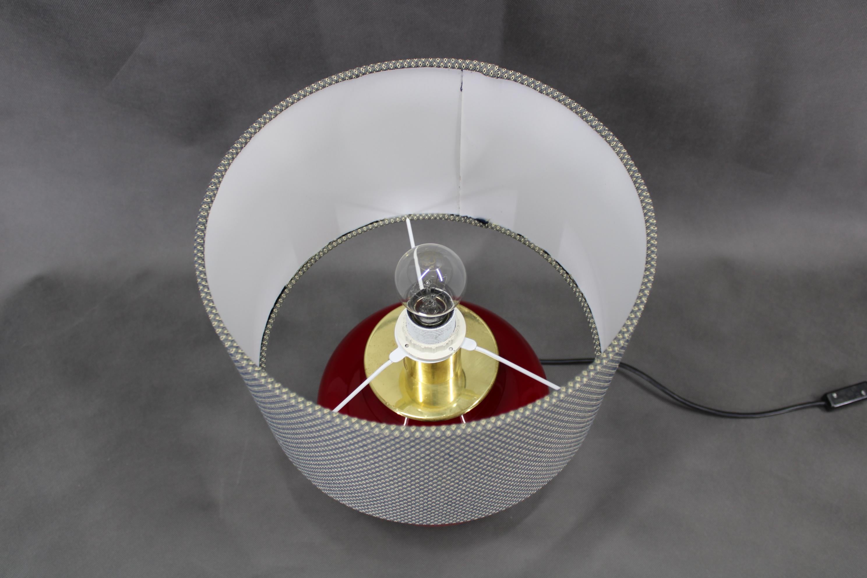 Mid-Century Modern 1970s Italian VeArt Glass Table Lamp with Fabric Lamp Shade For Sale
