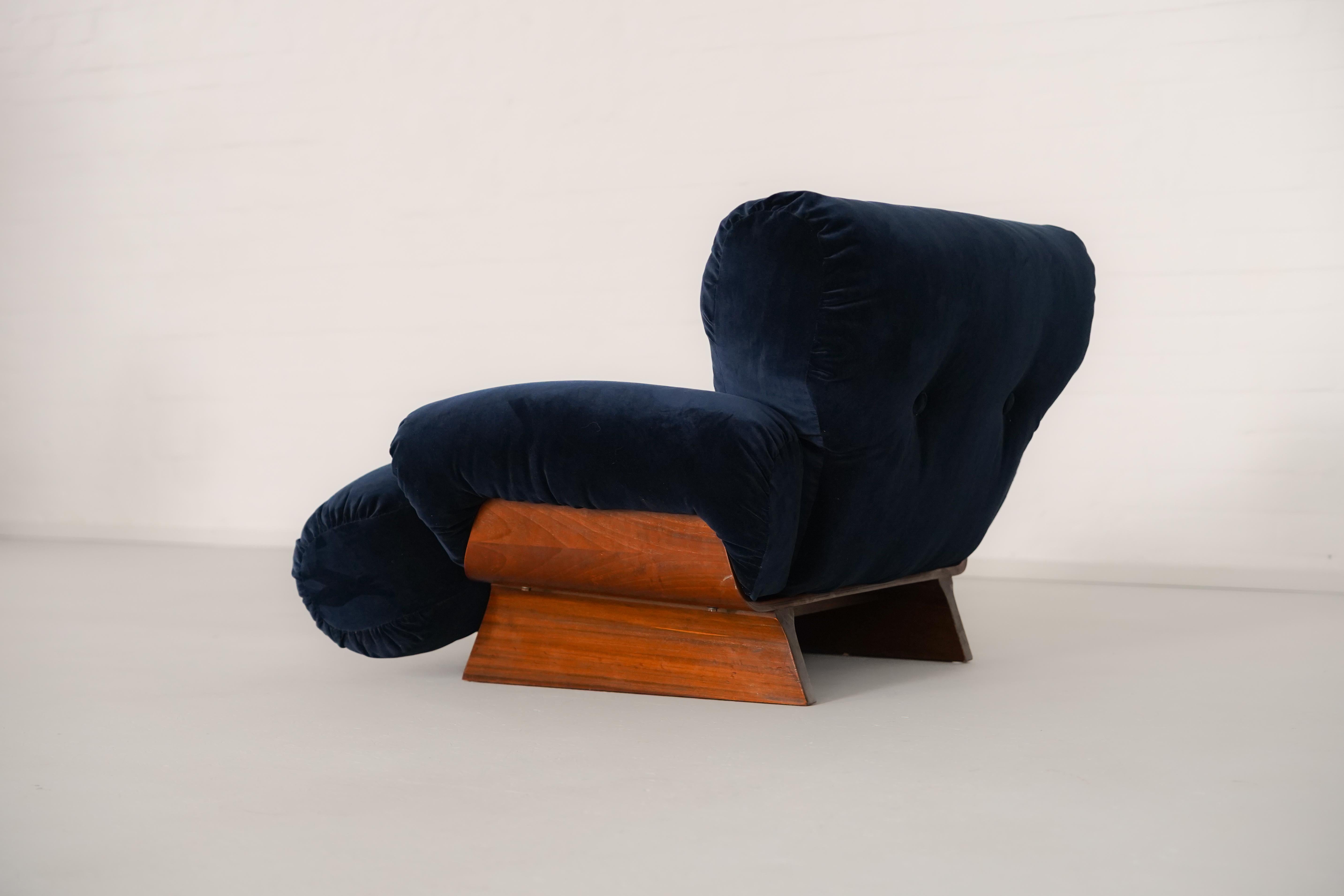 Sillones italianos de terciopelo de los años 70 Italiano en venta