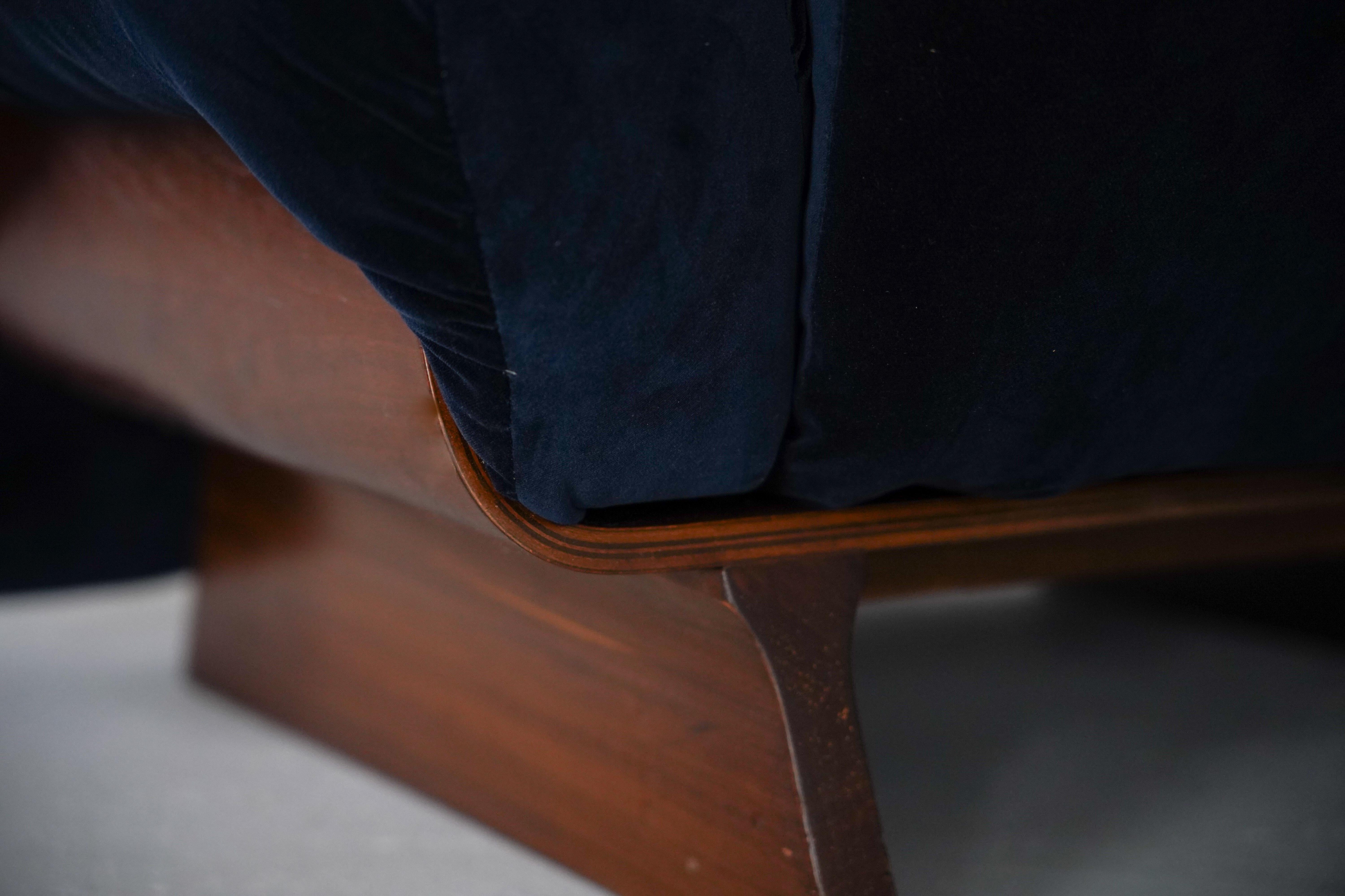 Sillones italianos de terciopelo de los años 70 en venta 1