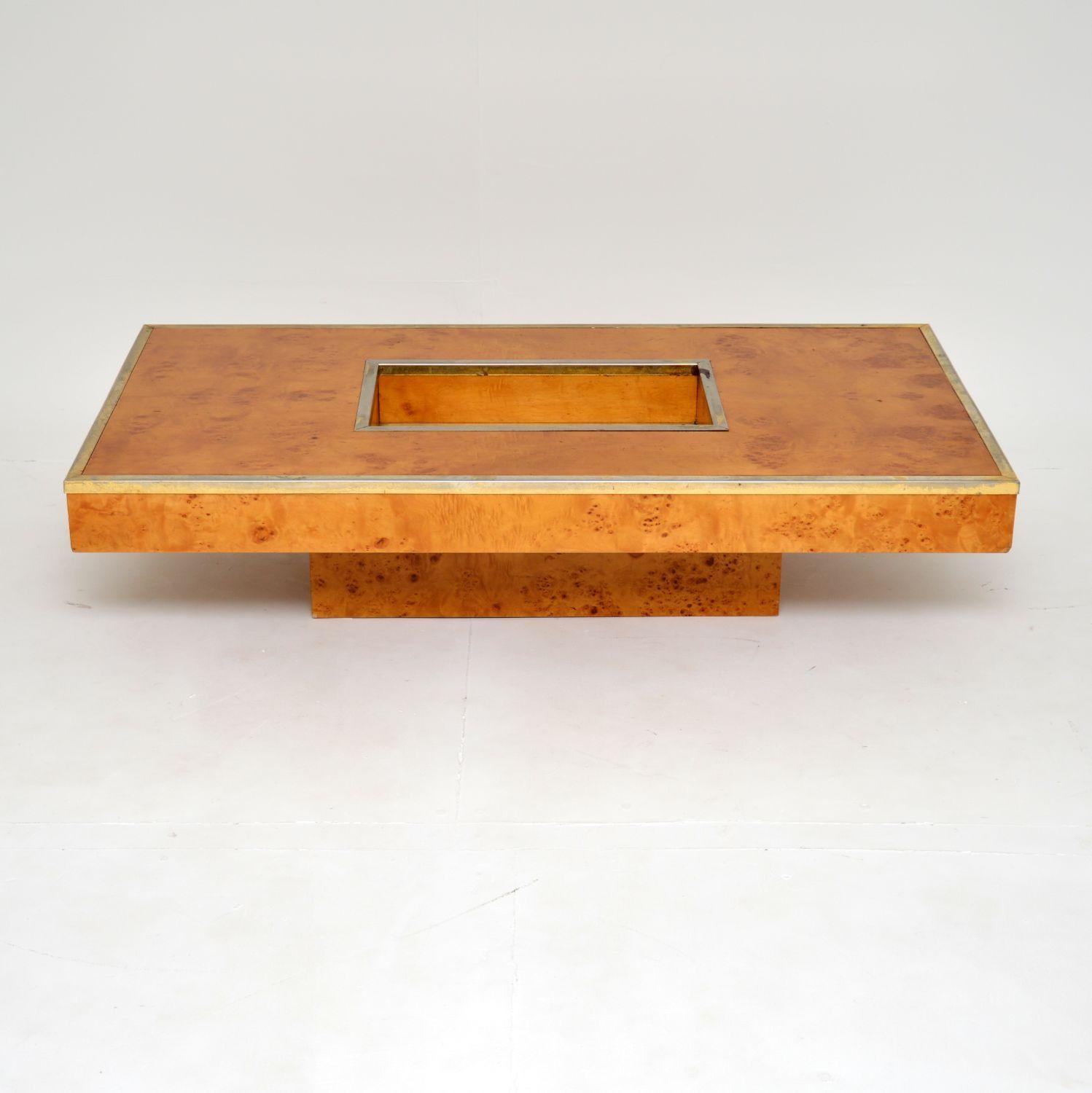 A stunning vintage Italian coffee table, possibly by Willy Rizzo or by Zevi. This was made in Italy and dates from the 1970’s.

It is extremely stylish and very well made. There are incredible burr walnut grain patterns throughout, on the top,