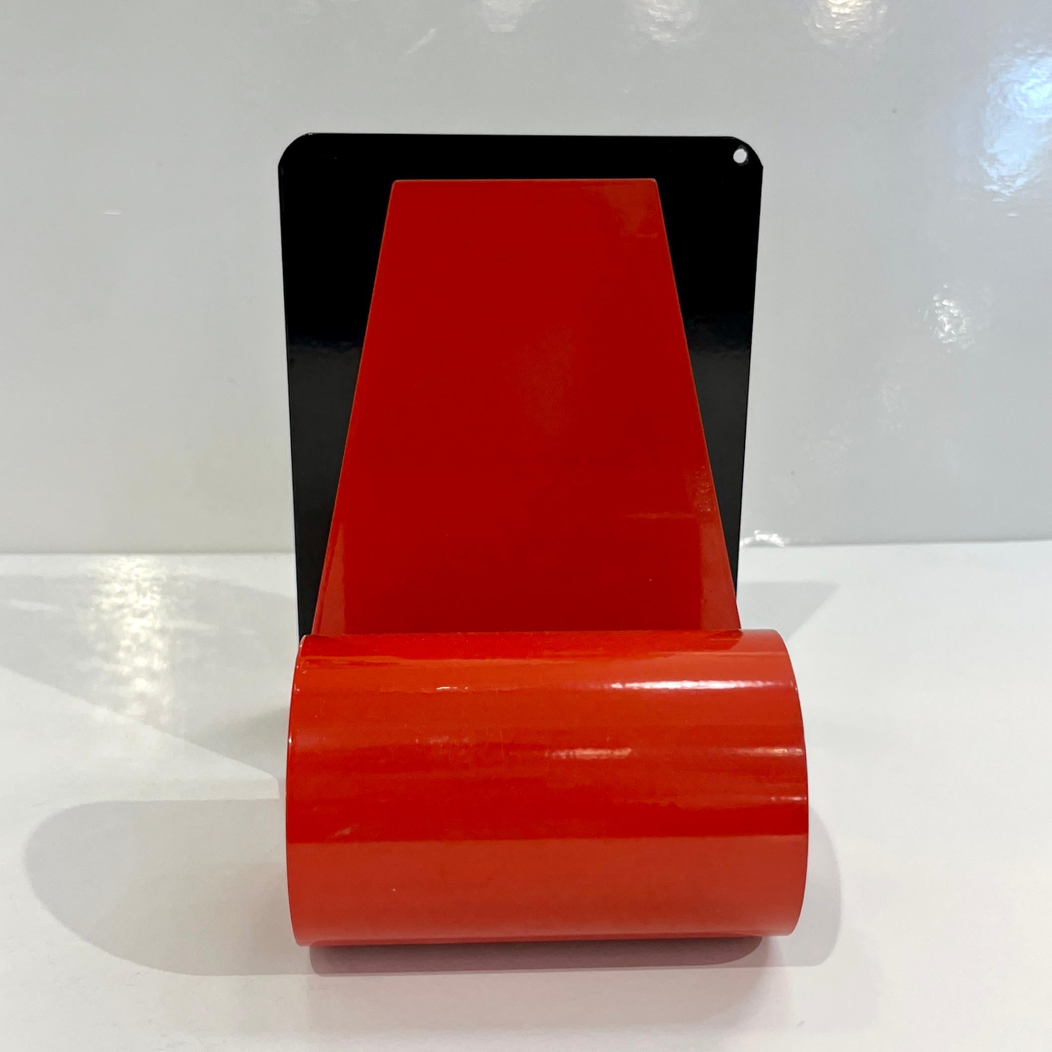 1970s Italian Vintage Red & Black Lacquered Metal Post-Modern Geometric Bookends For Sale 4