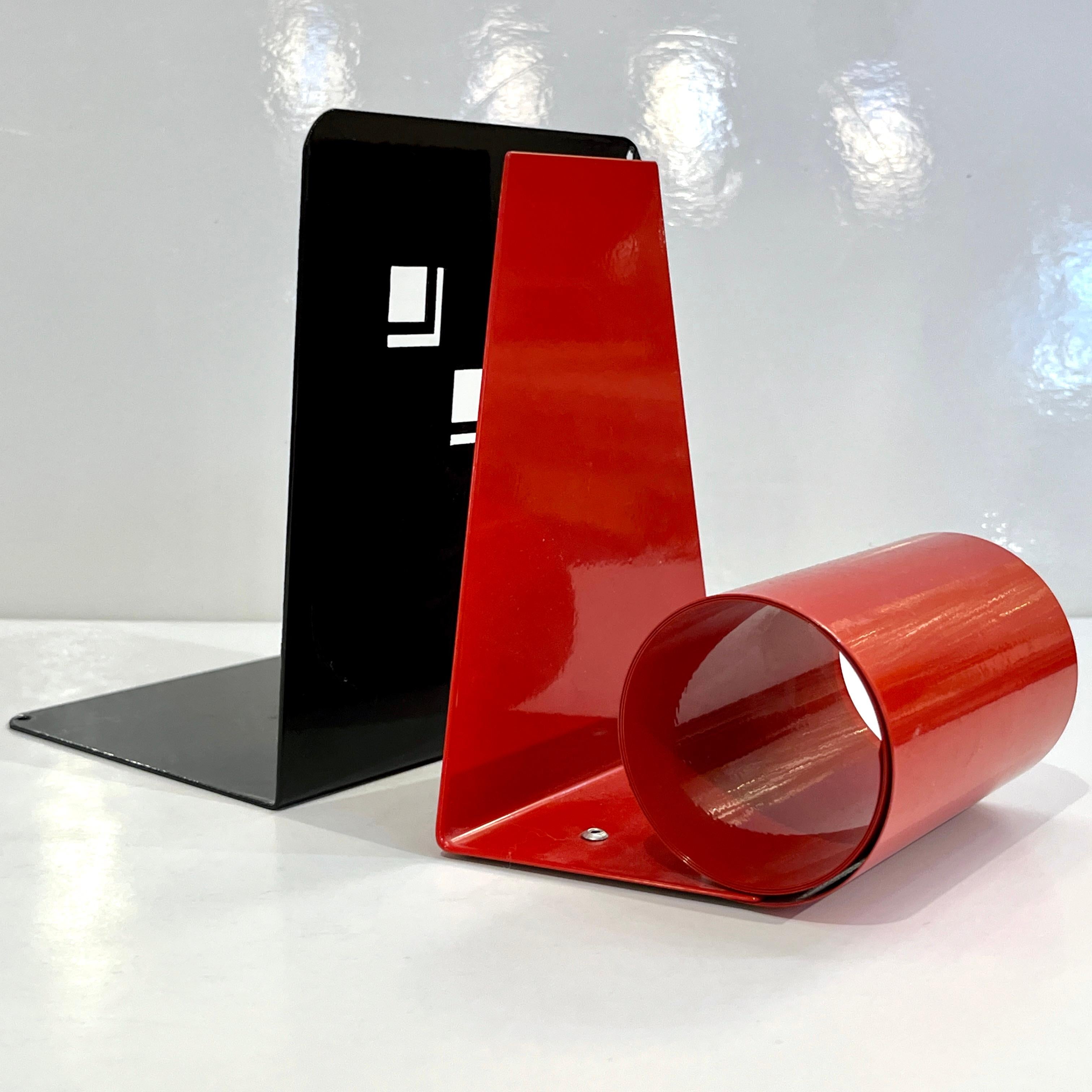 1970s Italian Vintage Red & Black Lacquered Metal Post-Modern Geometric Bookends For Sale 5