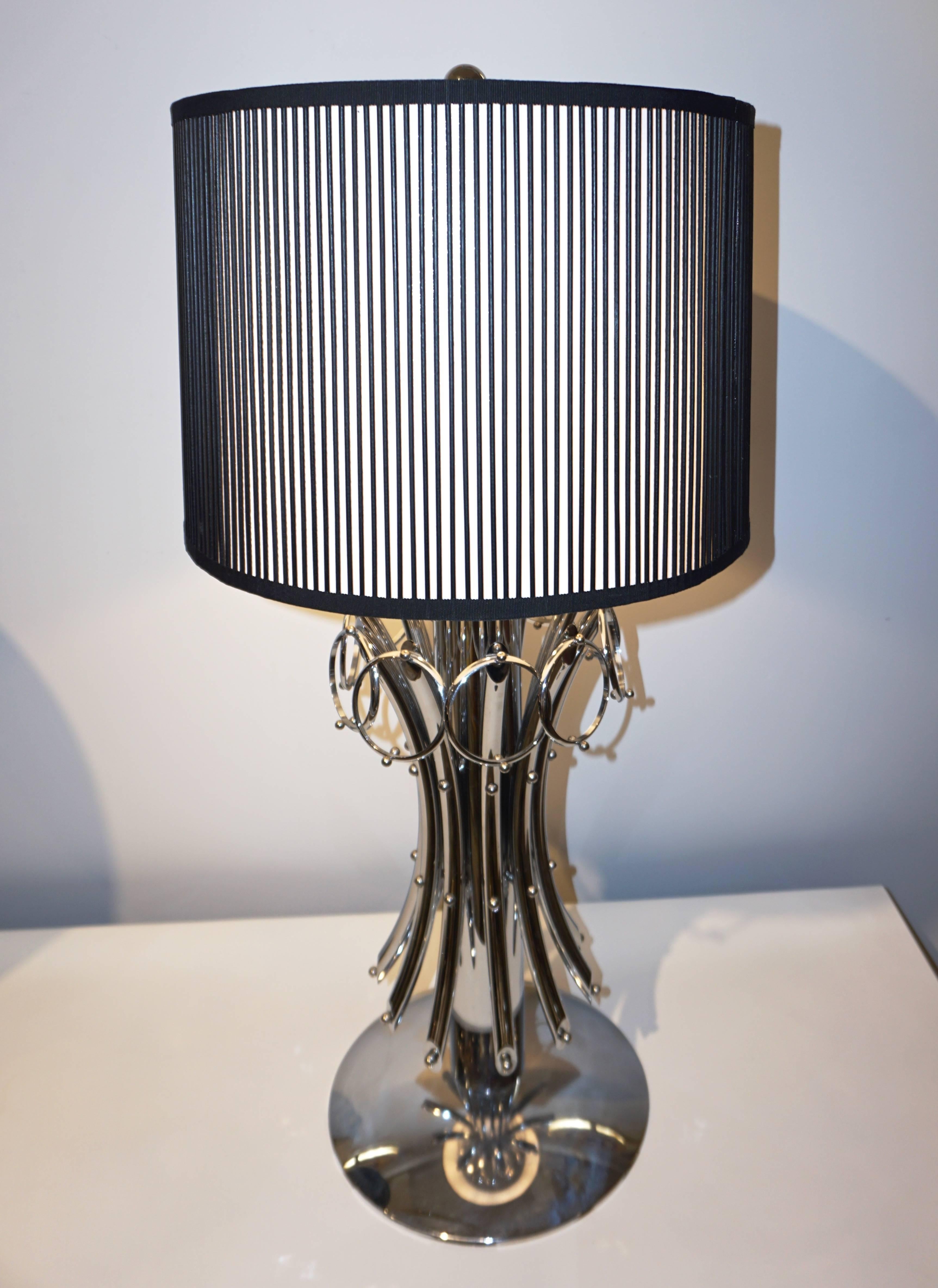 Fait main Paire de grandes lampes de bureau italiennes vintage en nickel organique avec anneaux de suspension, années 1970 en vente