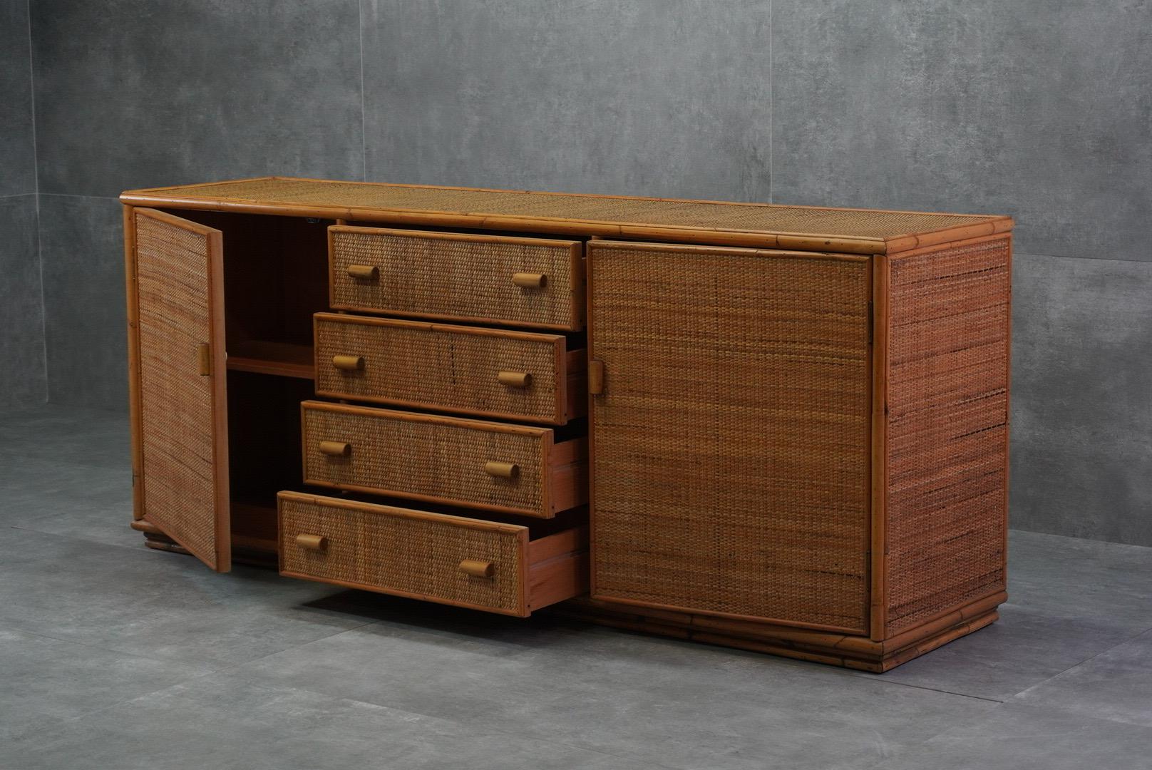 Credenza in vimini vintage italiana degli anni '70 In condizioni buone in vendita a Quarrata, IT