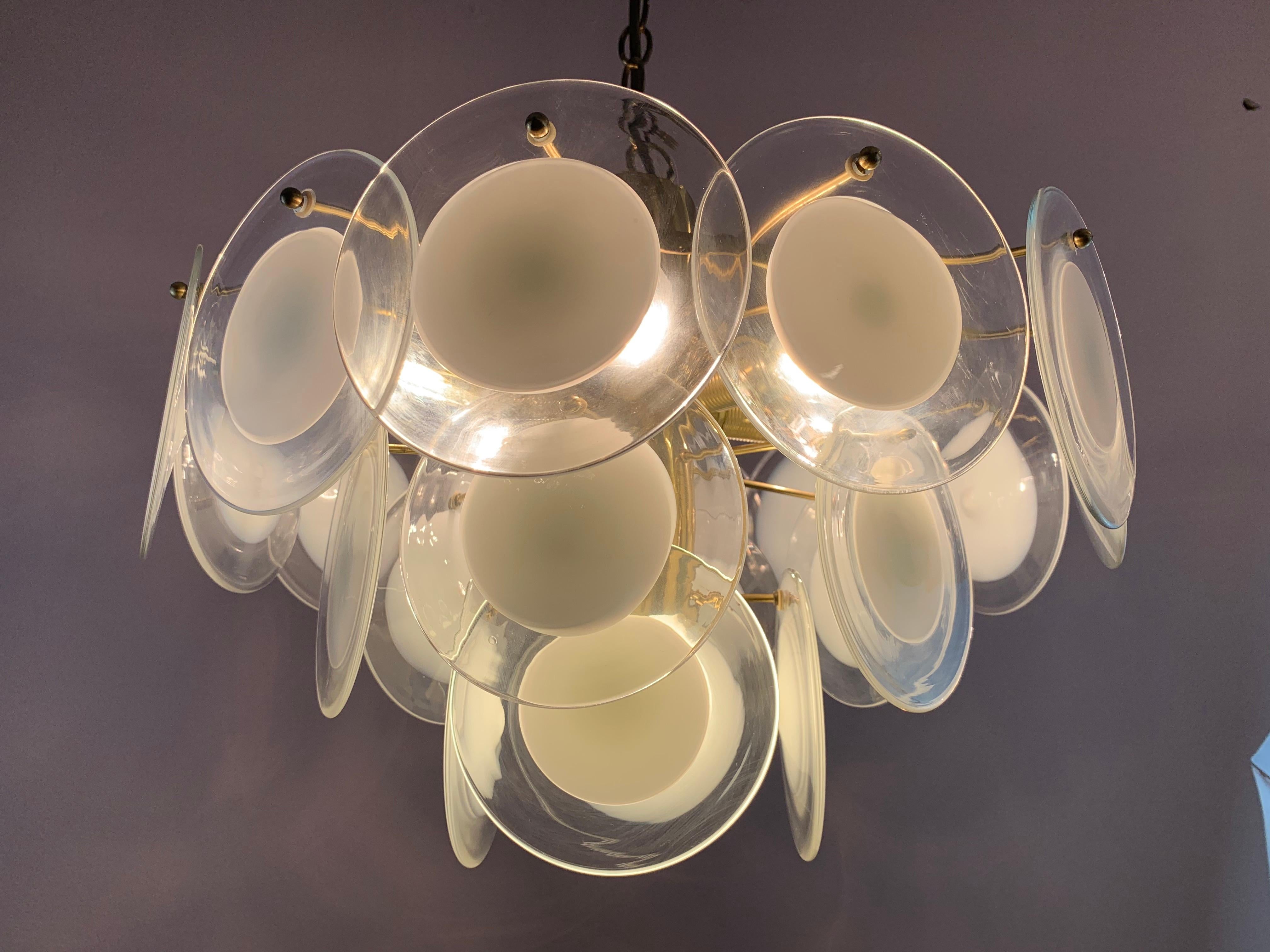 1970s Italian Vistosi Style Hanging Hand Blown Glass Disc and Brass Chandelier In Good Condition In London, GB
