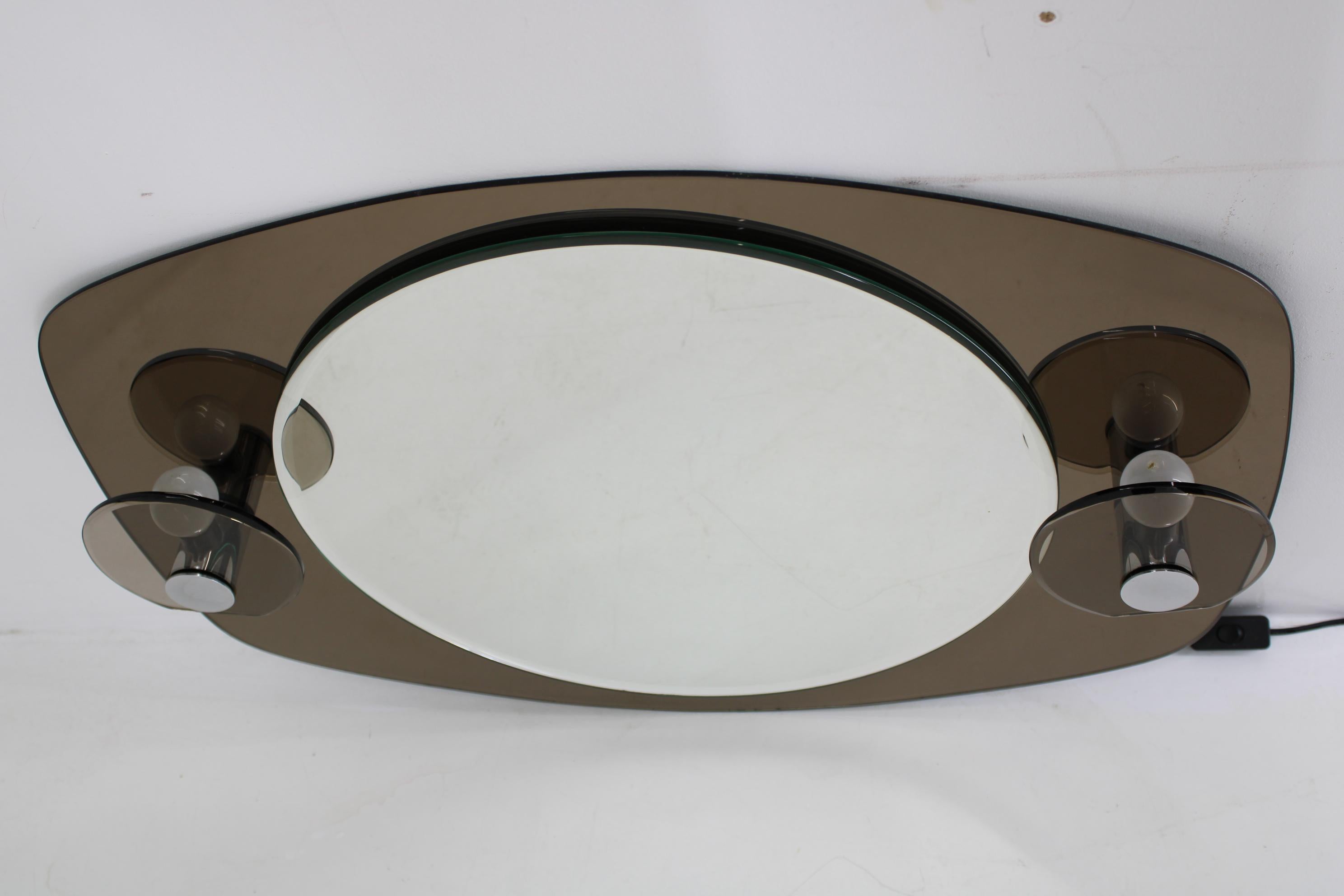 Espejo de pared italiano de los años 70 con luces integradas en venta 1