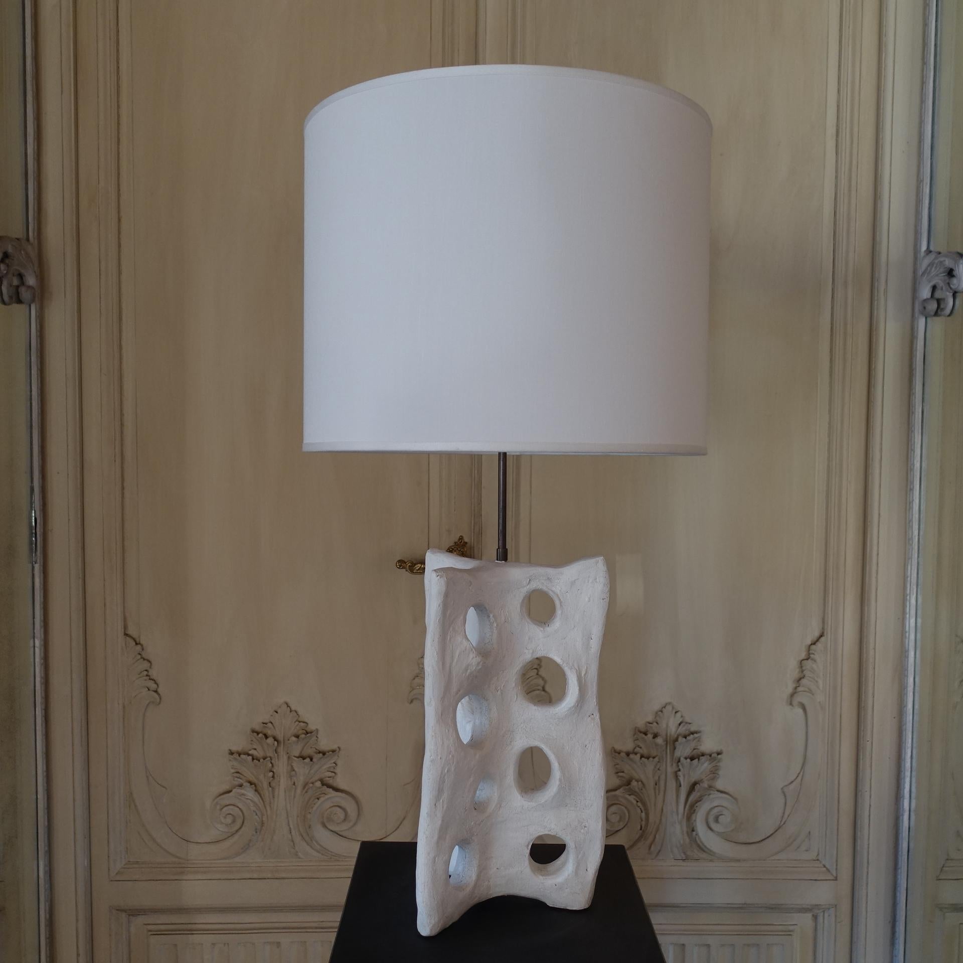 One of a kind table lamp in the style of Fontana, white free form ceramic with vintage patina, white lampshade cm Diameter 45 x height 35, total high cm 87.