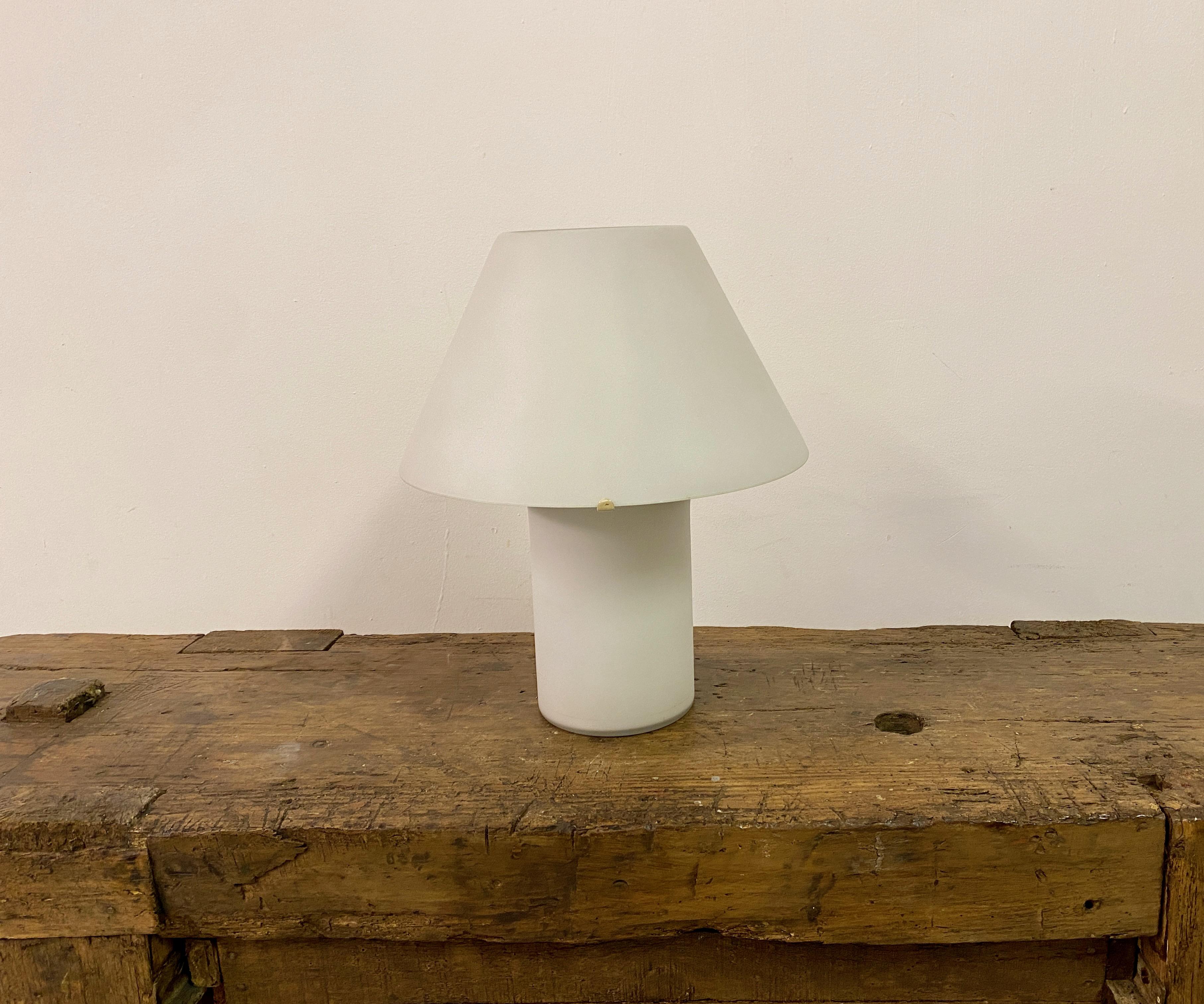 Mid-Century Modern 1970S Italian White Glass Table Lamp For Sale