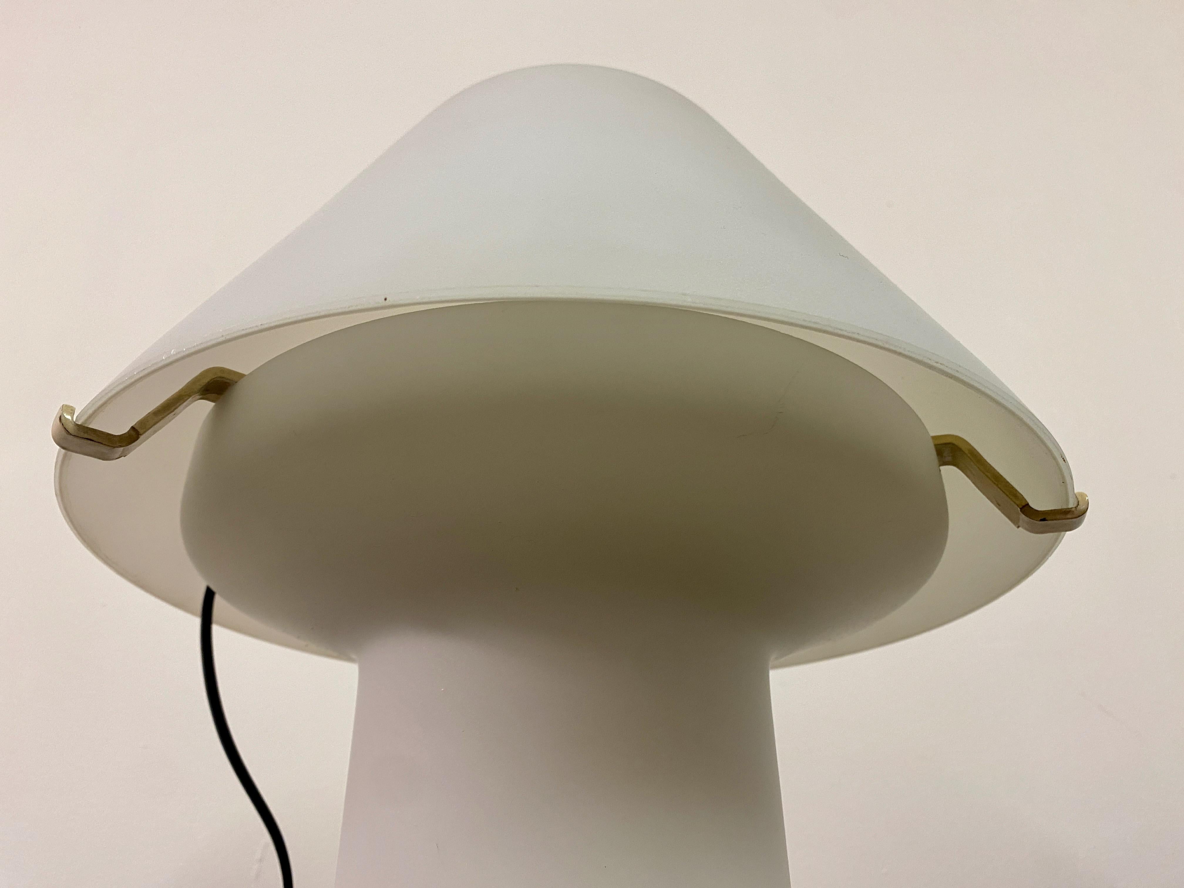 1970S Italian White Glass Table Lamp For Sale 2