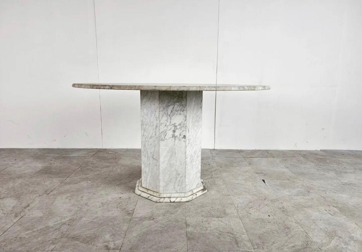 Mid-Century Modern 1970s Italian White Marble Circular Round Dining Table or Center Table