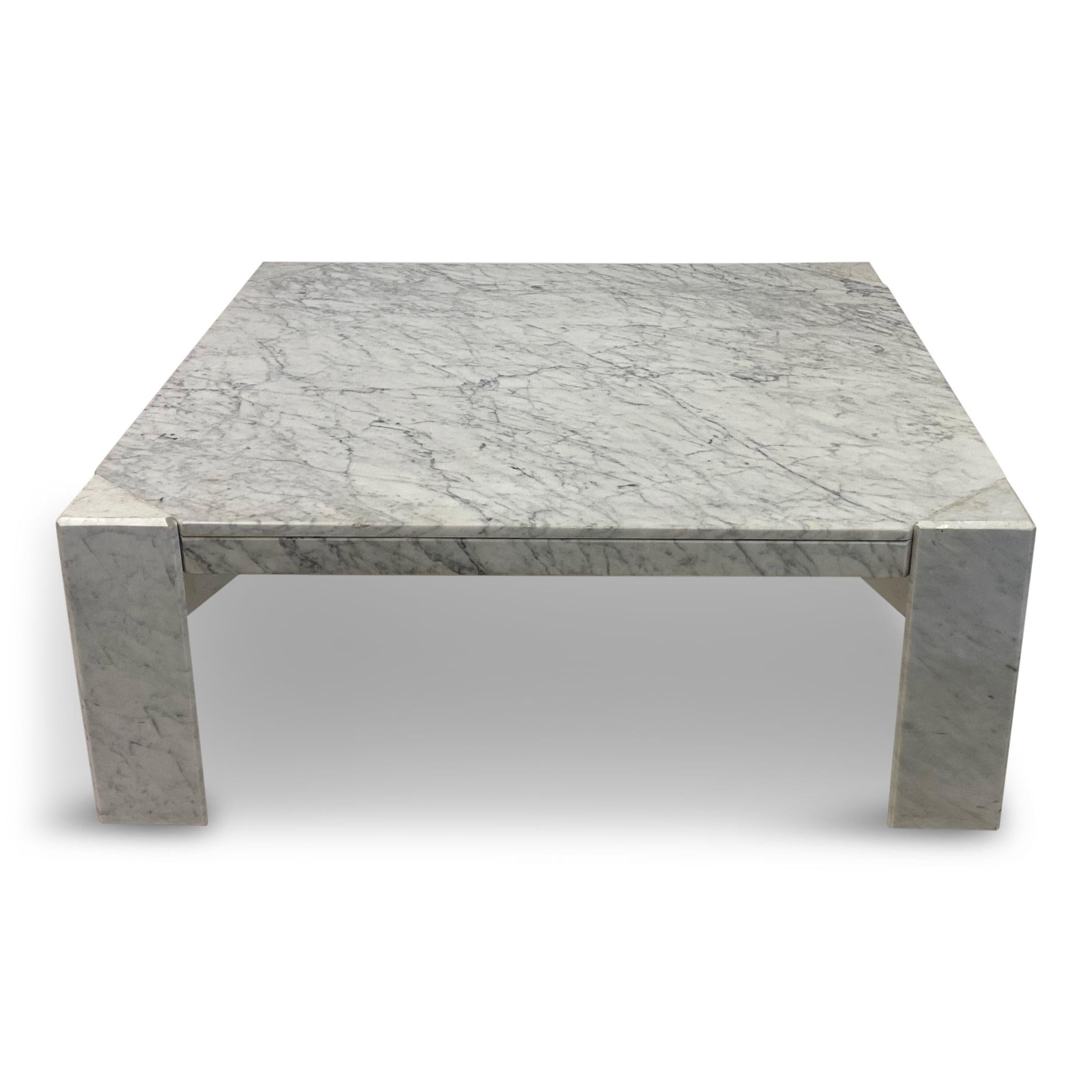 1970s Italian White Marble Coffee Table In Good Condition In London, London