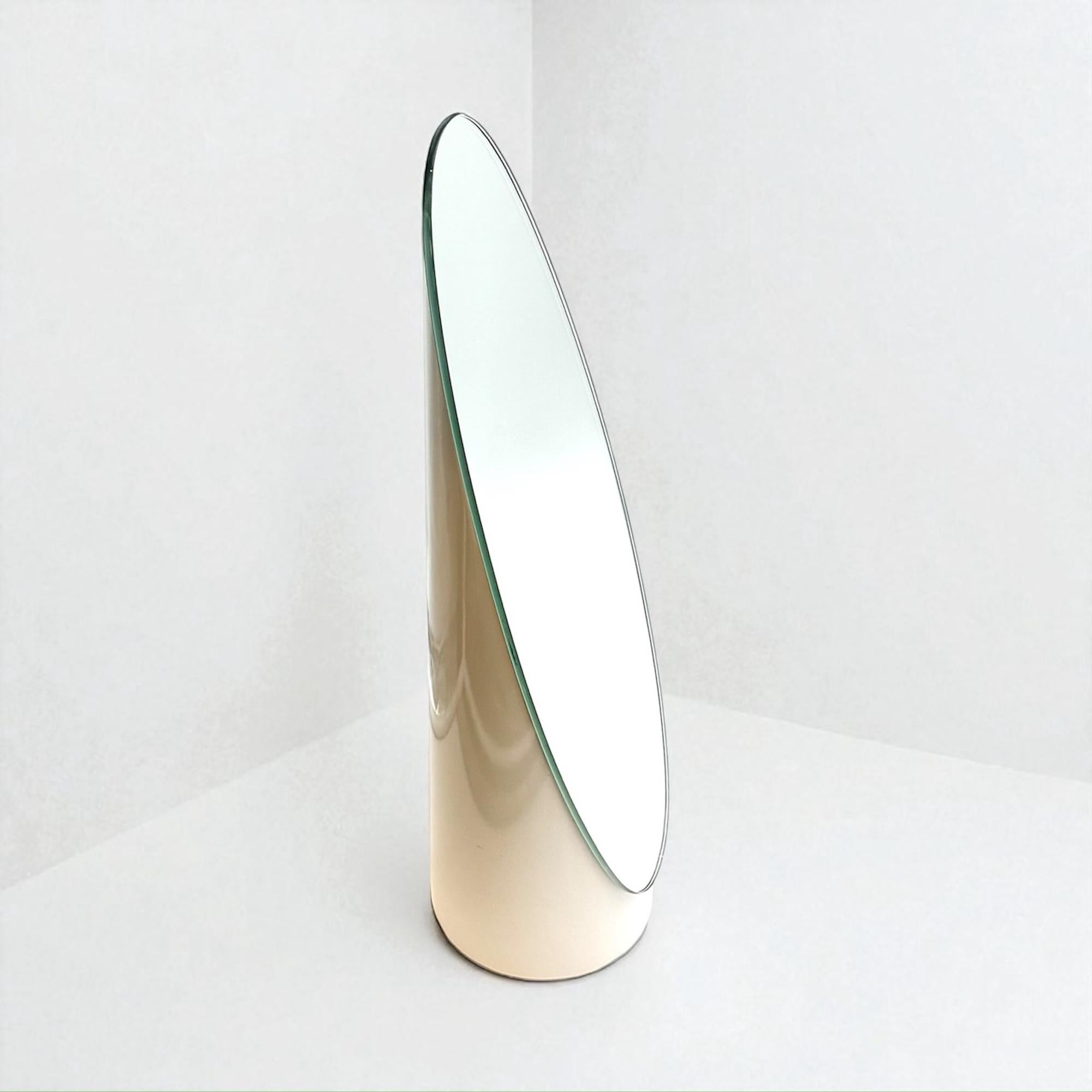 1970s Italian White Tabletop Lipstick Mirror in Sculptural Pop Plastic Design For Sale 5
