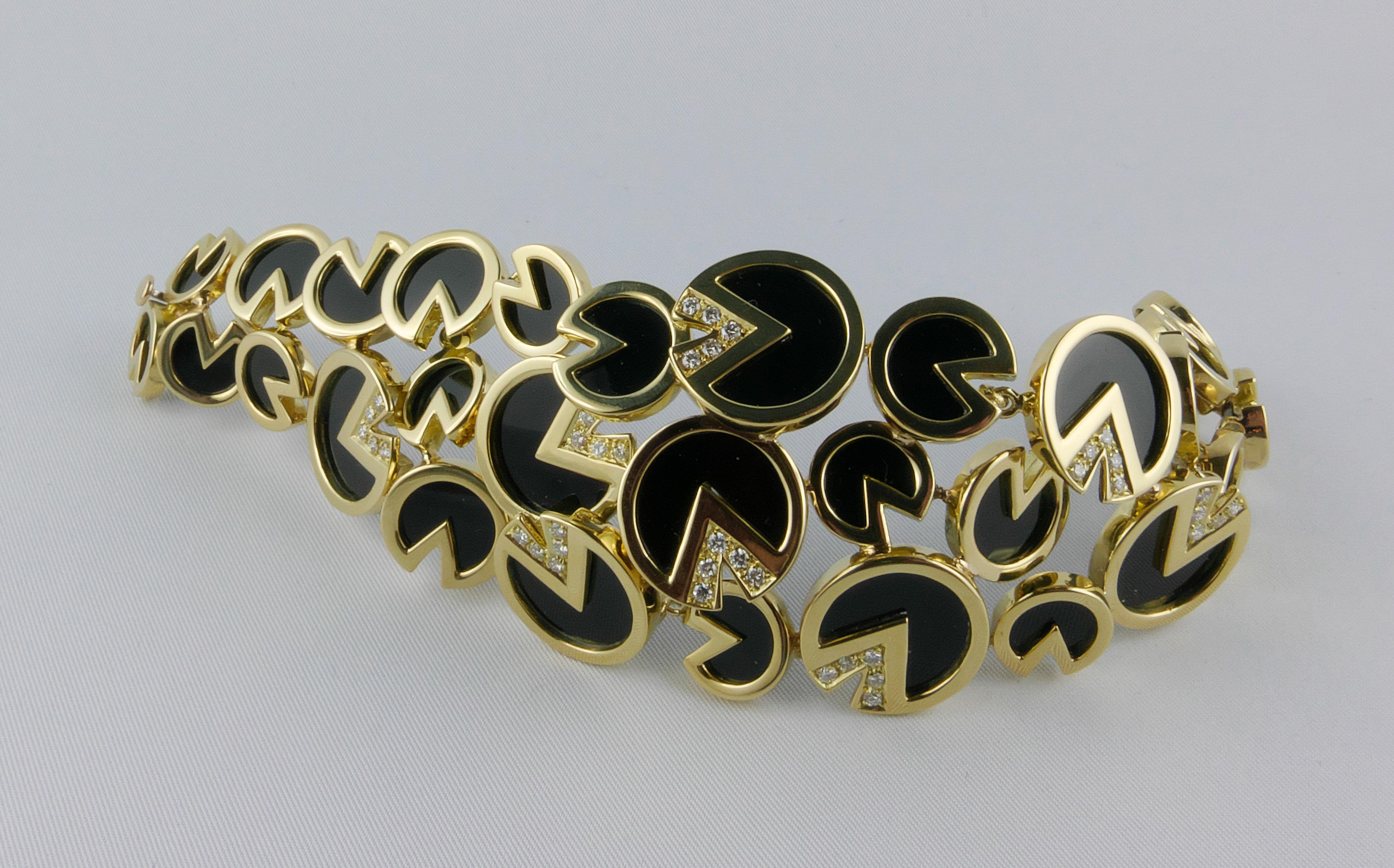 An exquisite  1970s very special Bracelet made with  geometric design in Yellow Gold, composed of 29 Onyx discs set in a multiple strand structure, all finely mounted on a base of 18K polished Gold, 7 of them decorated with V shaped bands of