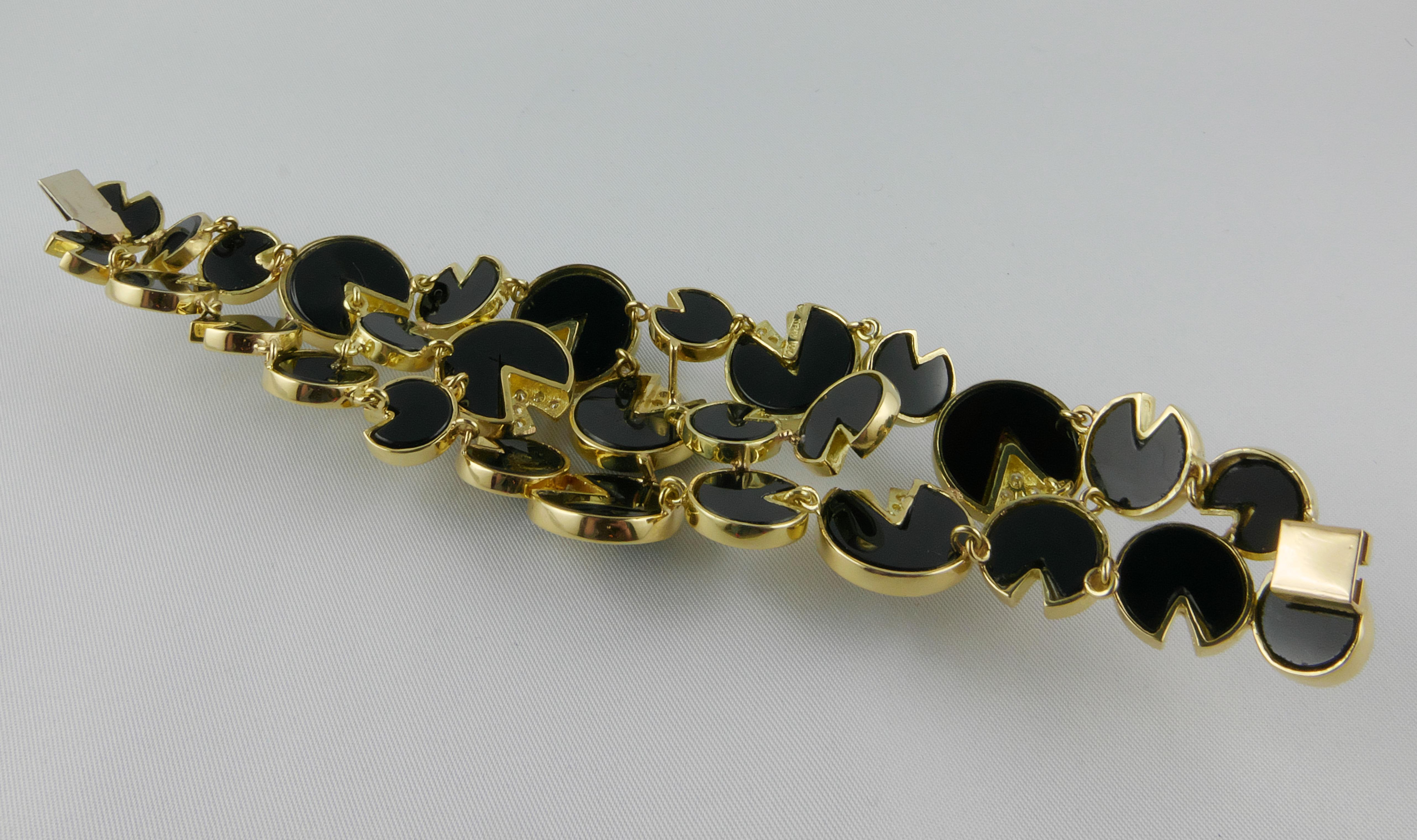 1970s Italian Yellow Gold Onyx and Diamond Bracelet In Good Condition For Sale In Torino, IT