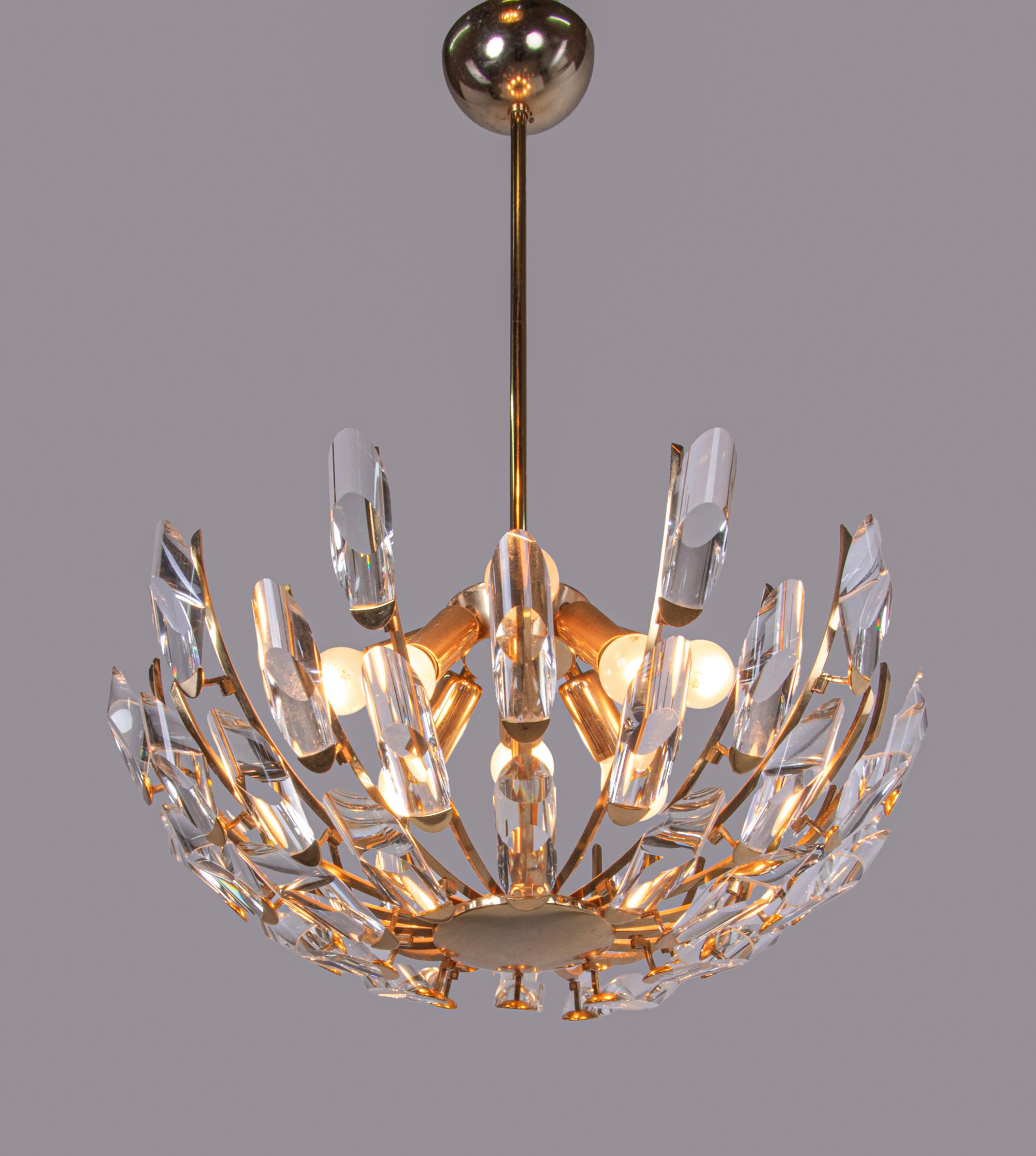 1970s Italy Stilkronen Chandelier Crystal Glass & Gilt Brass In Good Condition For Sale In Niederdorfelden, Hessen