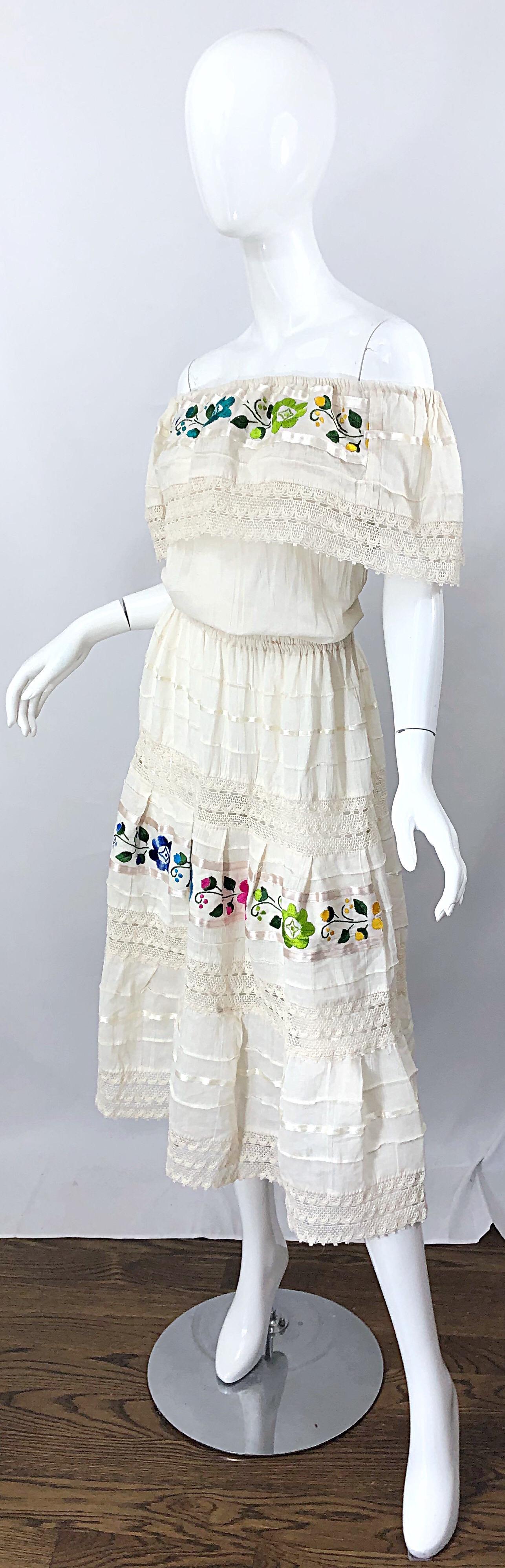 1970s Ivory Cotton Colrful Embroidered Flowers Off Shoulder Vintage Boho Dress In Excellent Condition For Sale In San Diego, CA