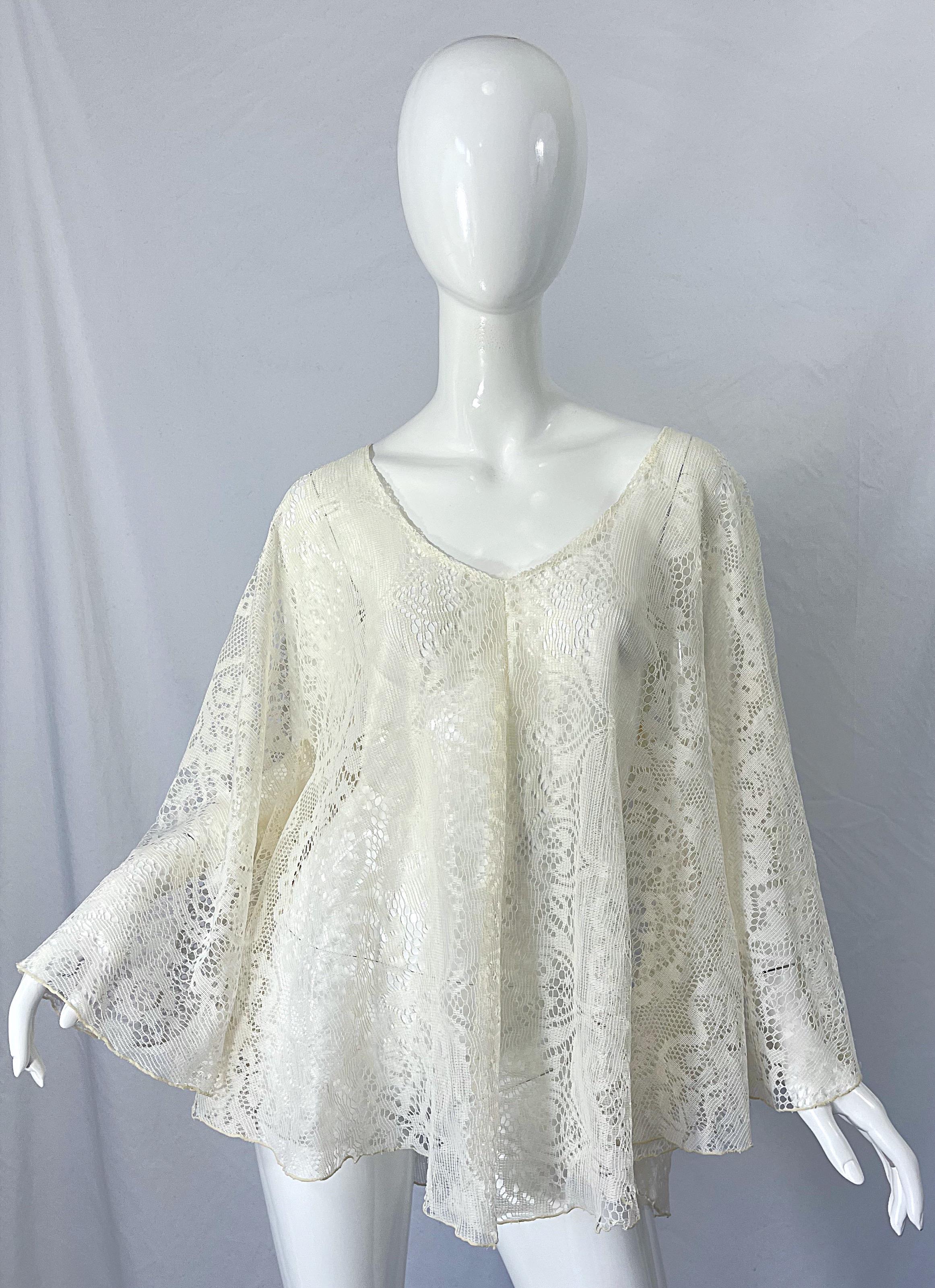 Chic 1970s ivory off - white lace kimono style bell sleeve poncho top ! Features silk lace with bell sleeves. At first, I thought this was a poncho. It is light and airy, and great layered or as a swimsuit cover-up. Simply slips over the head.
In