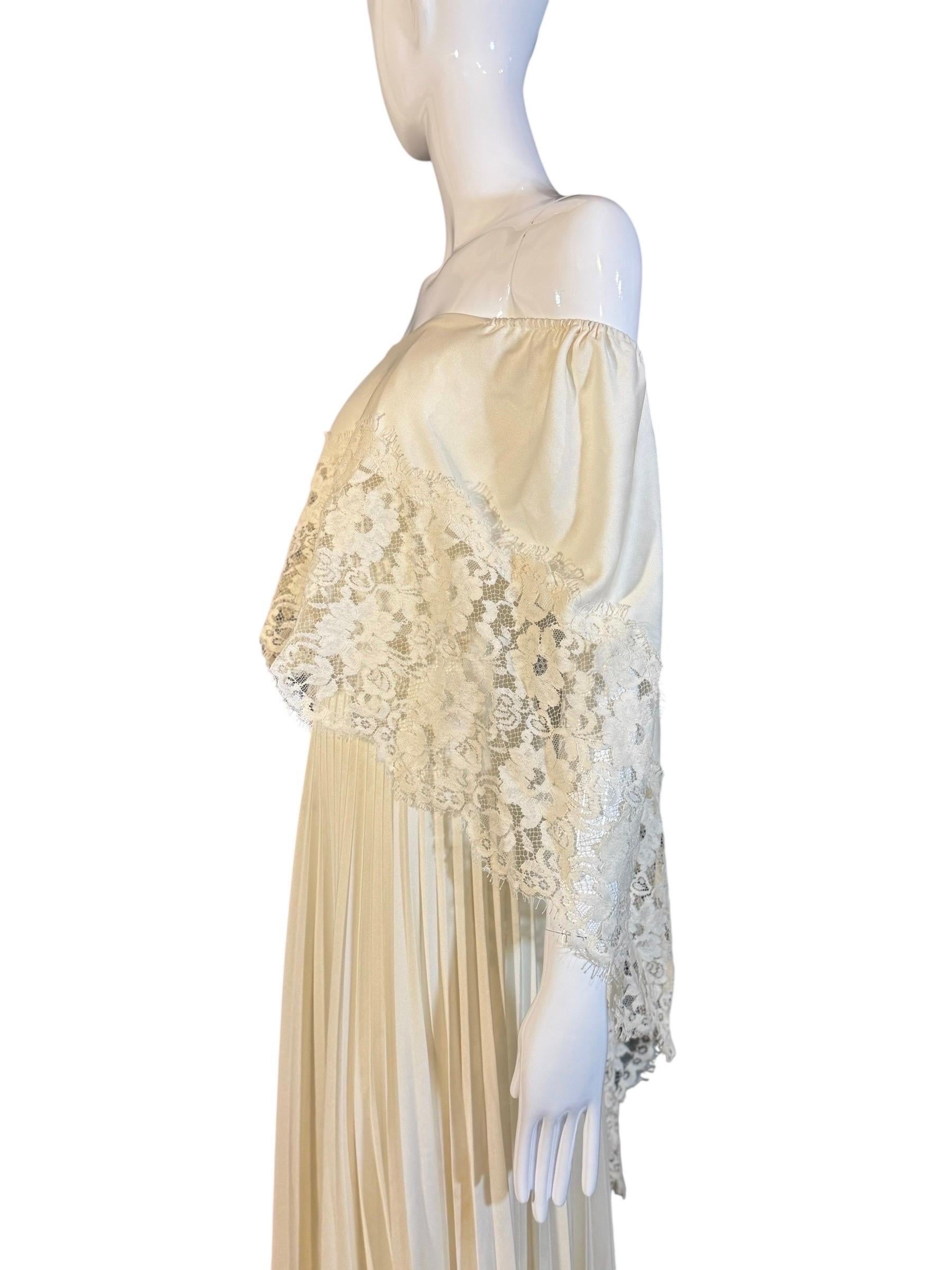 Abito da sposa o da ricevimento vintage anni '70 in pizzo avorio off-shoulder a pieghe In condizioni ottime in vendita a Kingston, NY