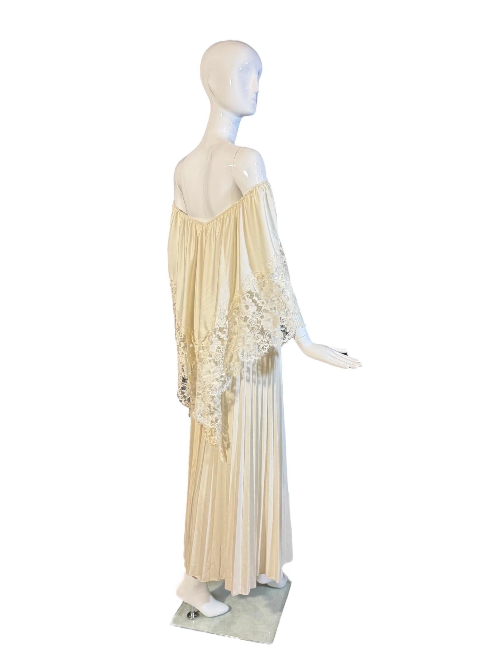 Abito da sposa o da ricevimento vintage anni '70 in pizzo avorio off-shoulder a pieghe in vendita 4
