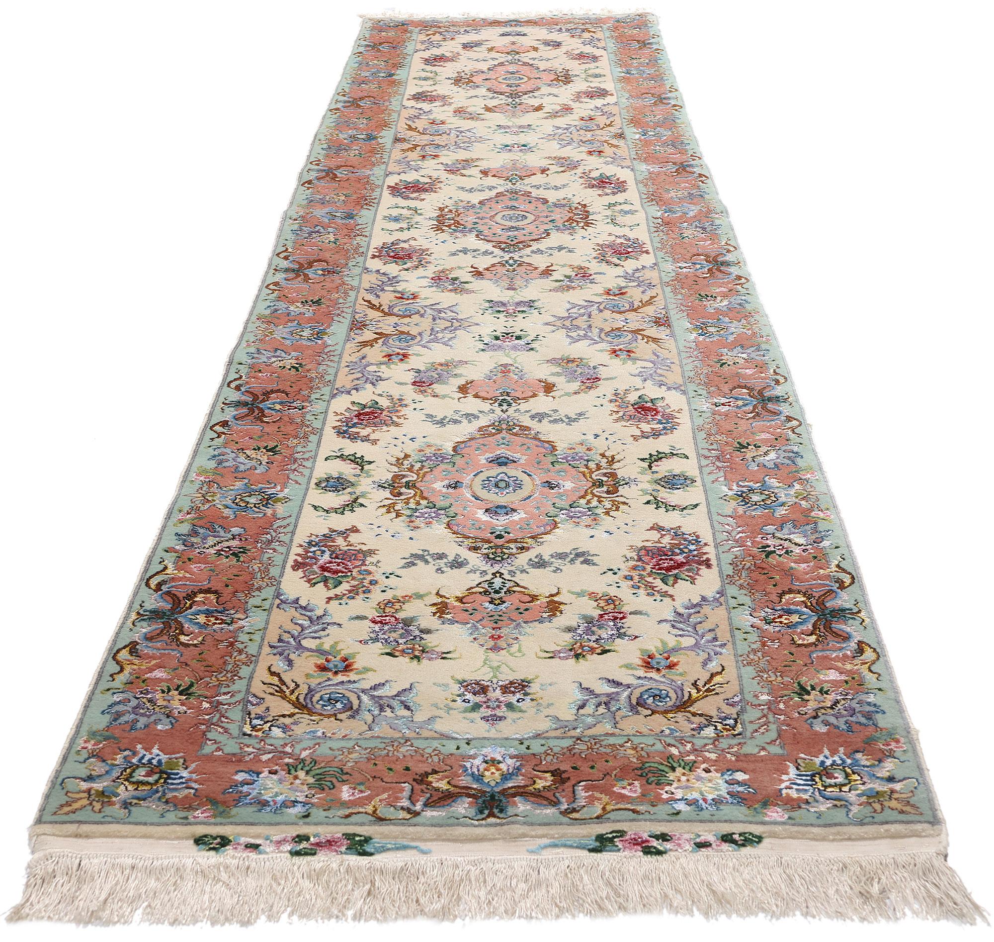 Bohémien Tappeto persiano Tabriz avorio del 1970 con stile moderno in vendita