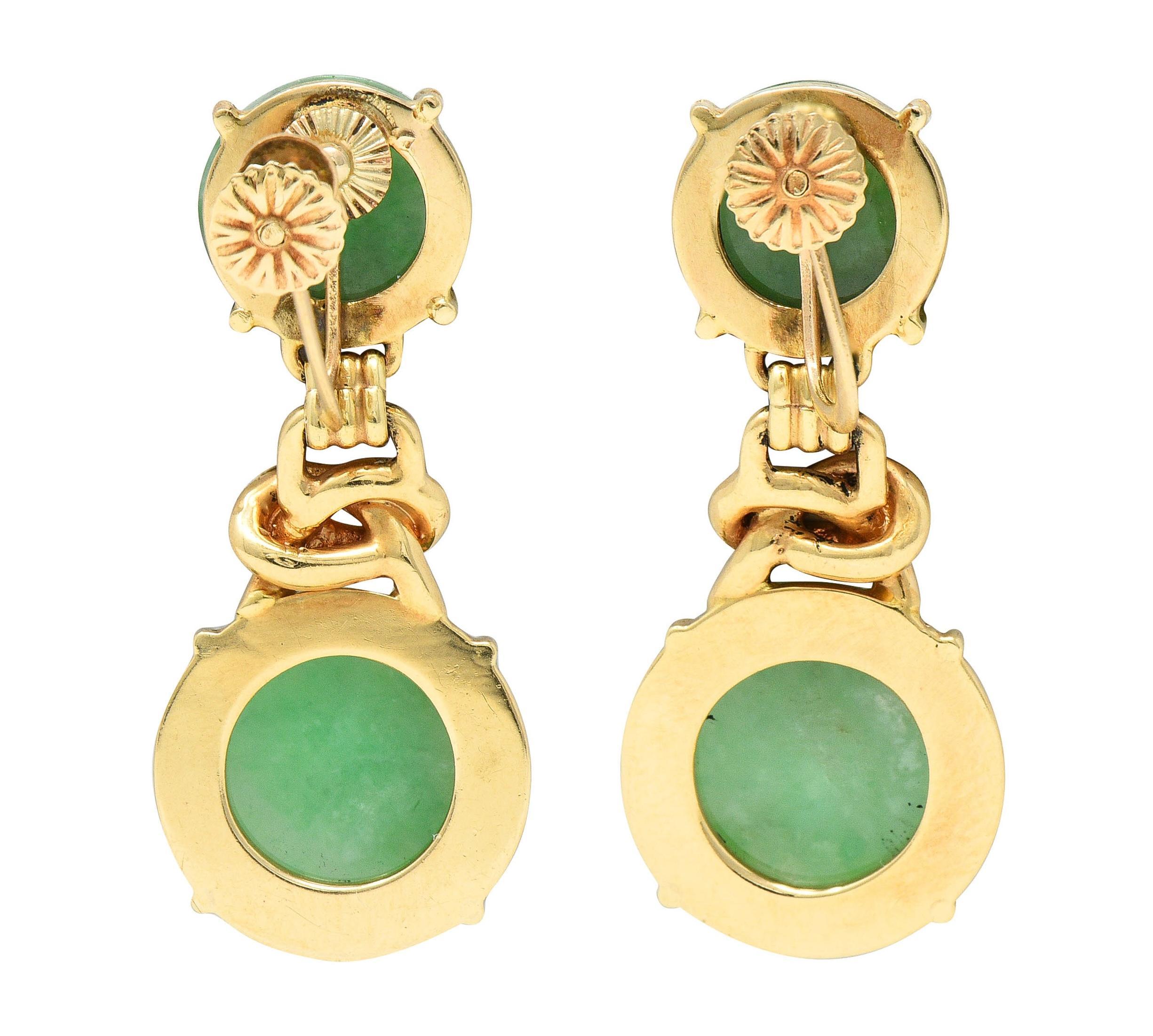 Pendientes de nudo vintage de oro amarillo de 14 quilates con jade de los años 70 en Excelente estado para la venta en Philadelphia, PA