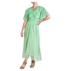 Abito in poli/nylon verde giada degli anni '70 con corpetto di perline dettagliato Couture