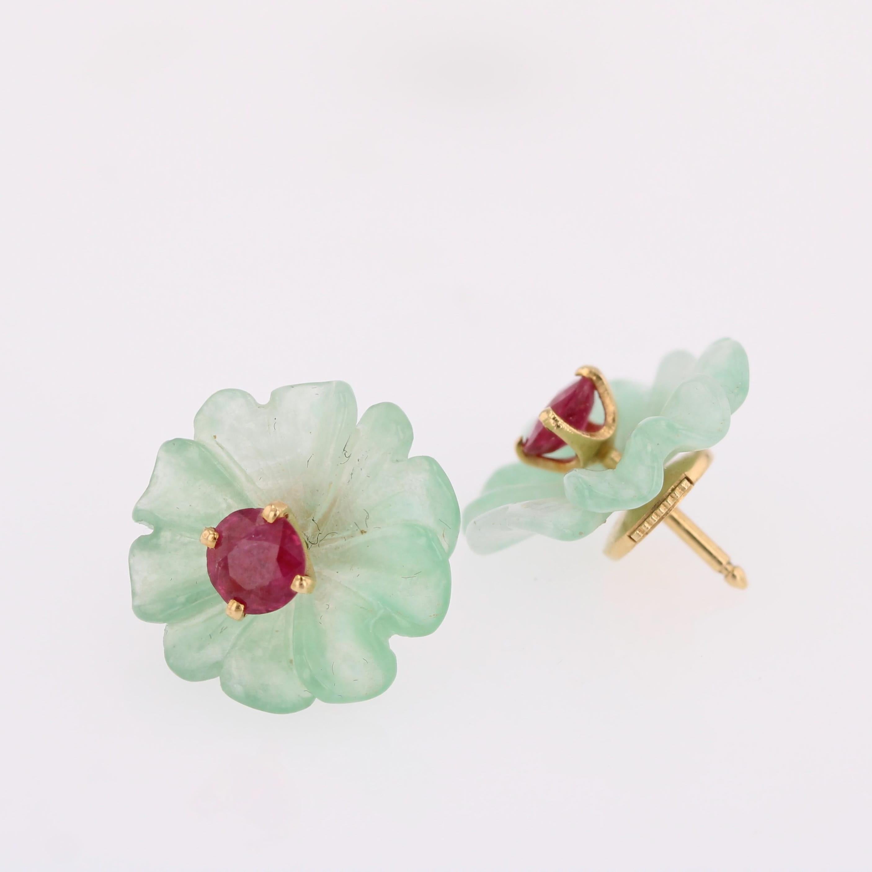 Orecchini con fiore in giada e rubino in oro giallo 18 carati degli anni '70 in vendita 2