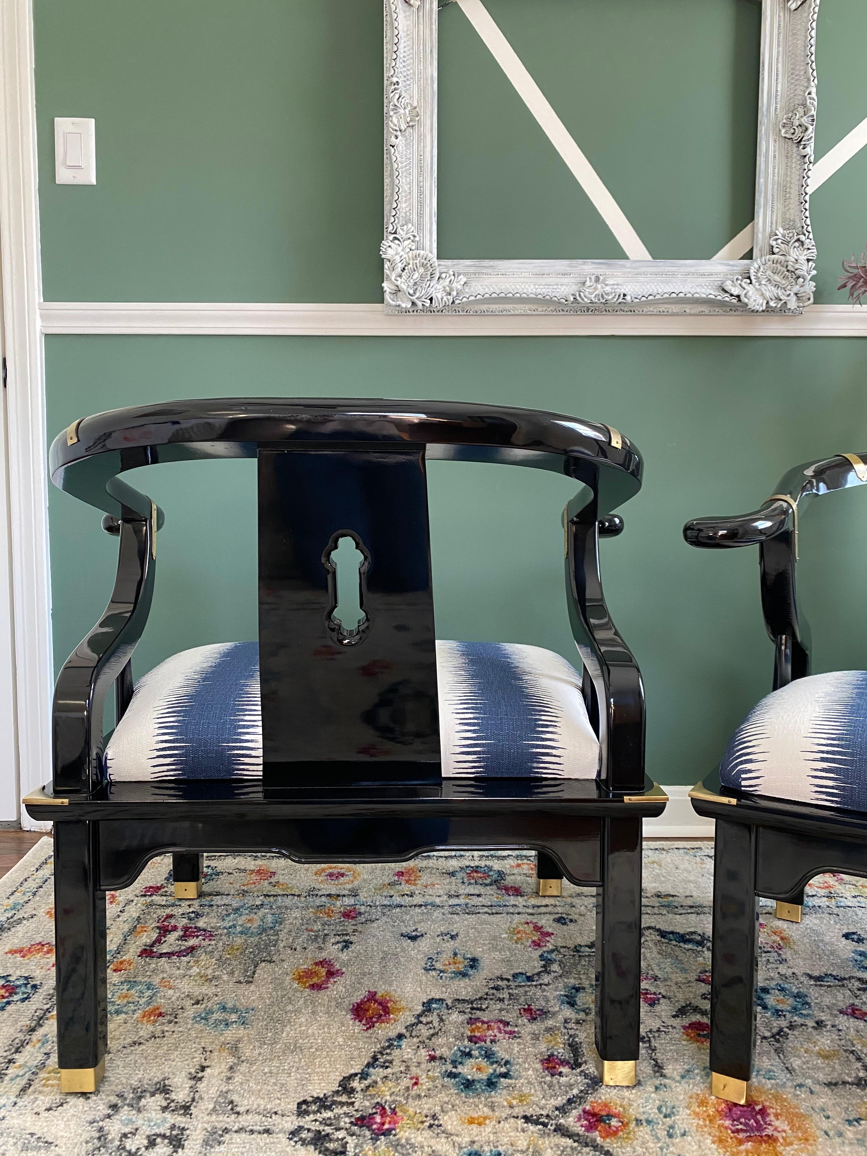 Late 20th Century 1970s James Mont for Century Furniture Chinoiserie Horseshoe Ming Chairs, Pair For Sale