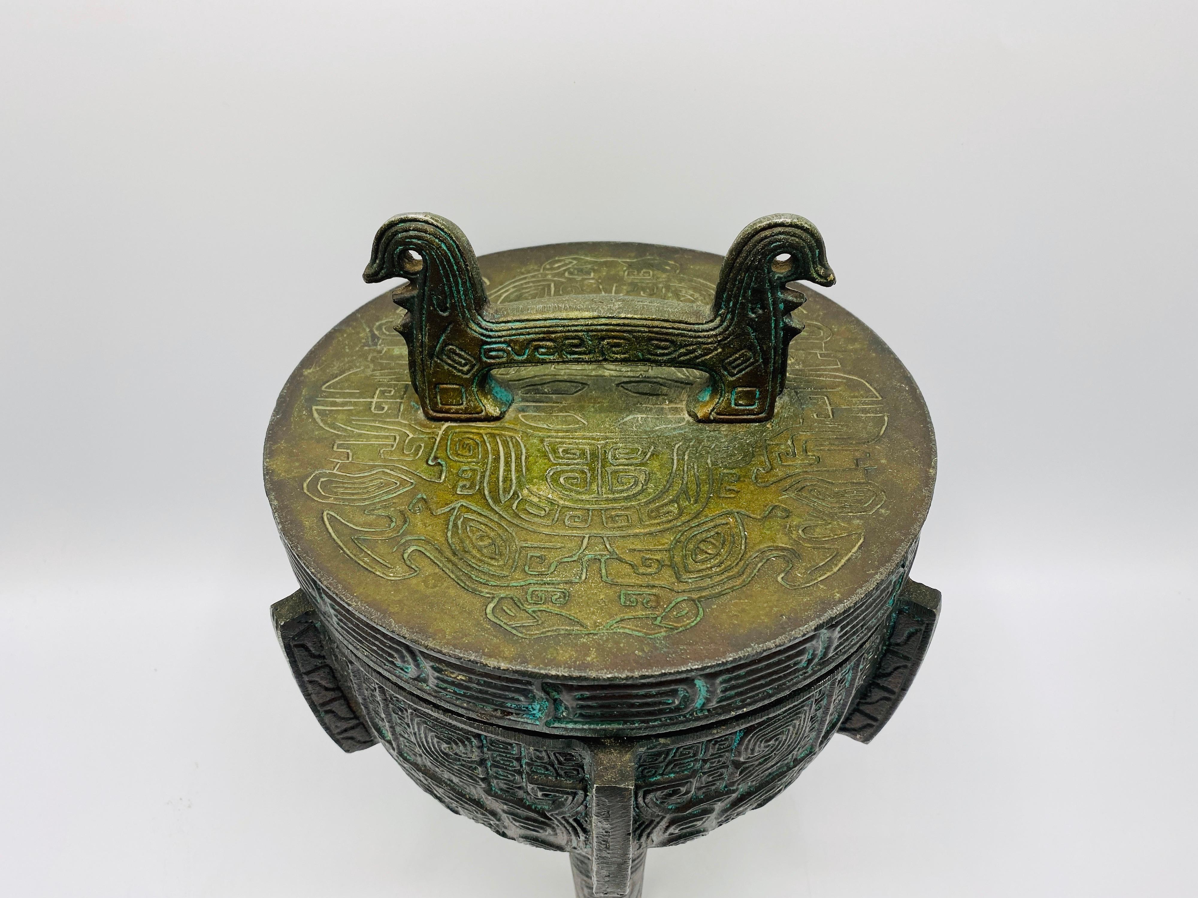 Listed is a fabulous, 1970s James Mont style ice bucket, in the style of Tony Duquette and James Mont. This Hollywood Regency barware piece is exquisite, with a hint of chinoiserie flare! The cast metal exterior has a distinct, Greek key motif