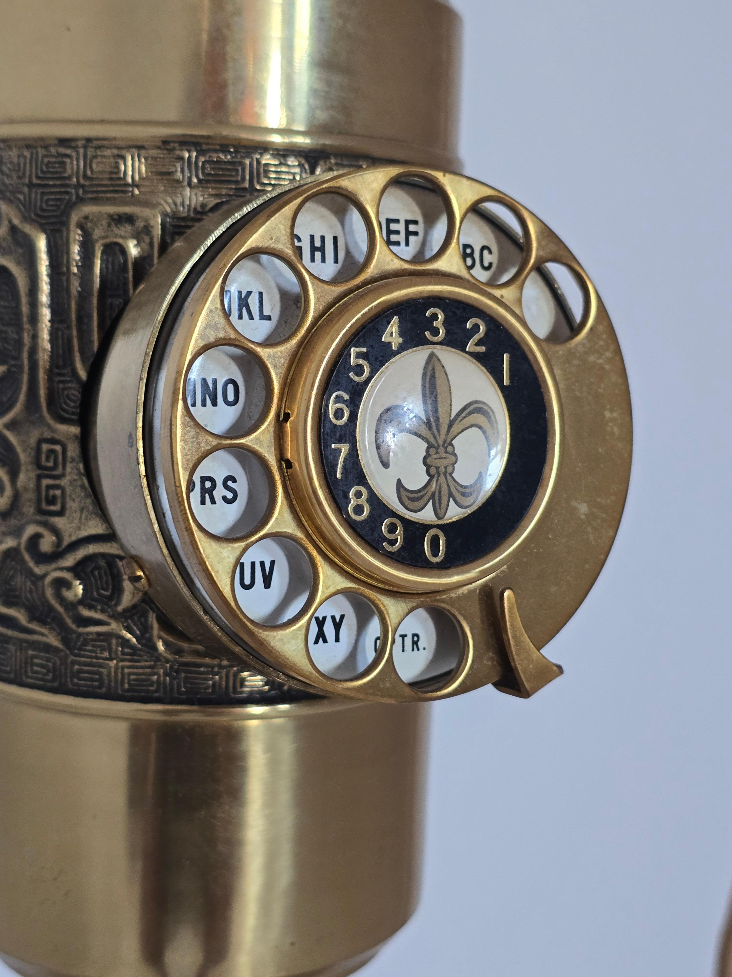 Telefono rotante alto e spesso in ottone in stile James Mont degli anni '70 in vendita 2