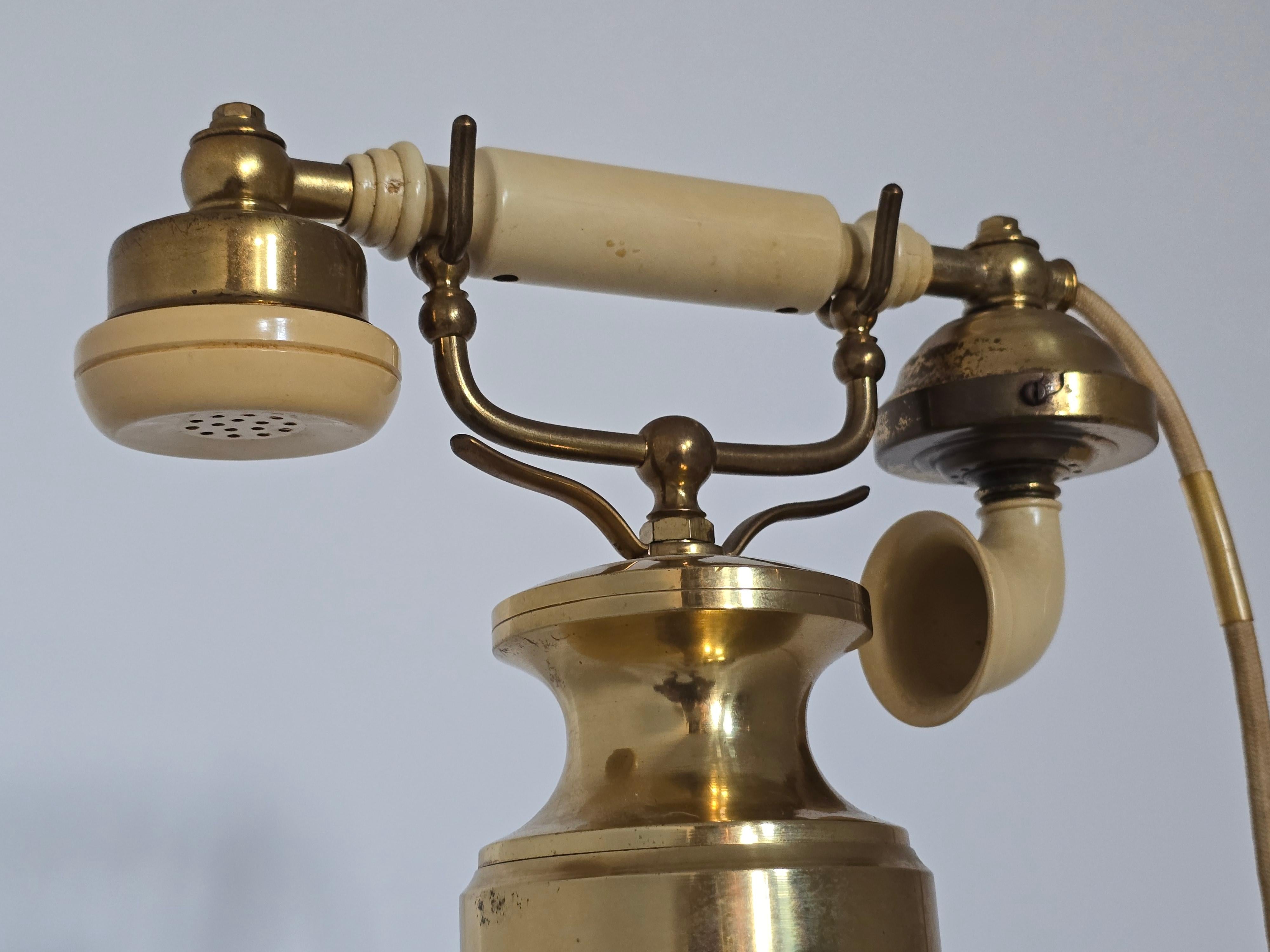 Telefono rotante alto e spesso in ottone in stile James Mont degli anni '70 in vendita 3