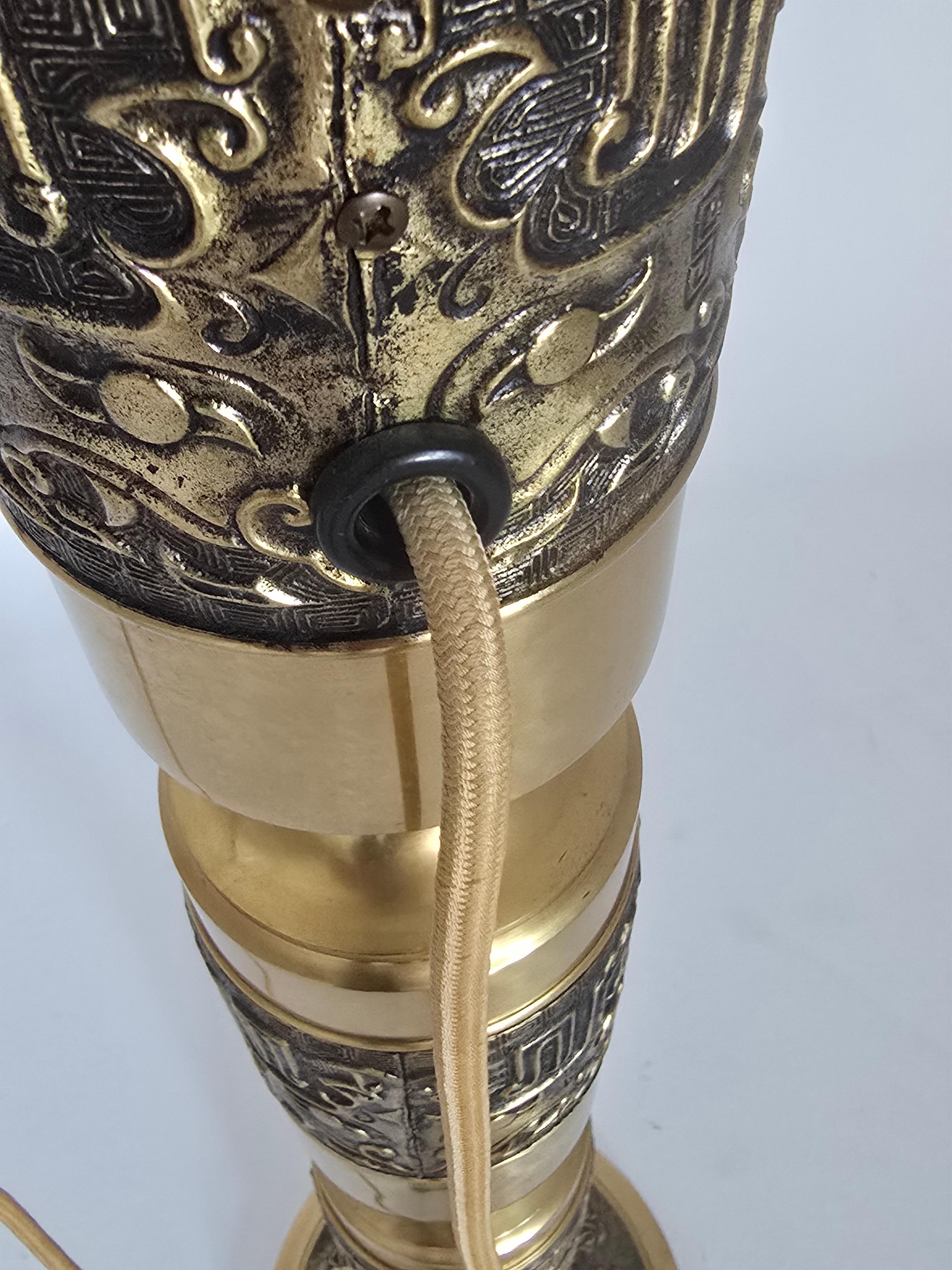 Telefono rotante alto e spesso in ottone in stile James Mont degli anni '70 in vendita 4