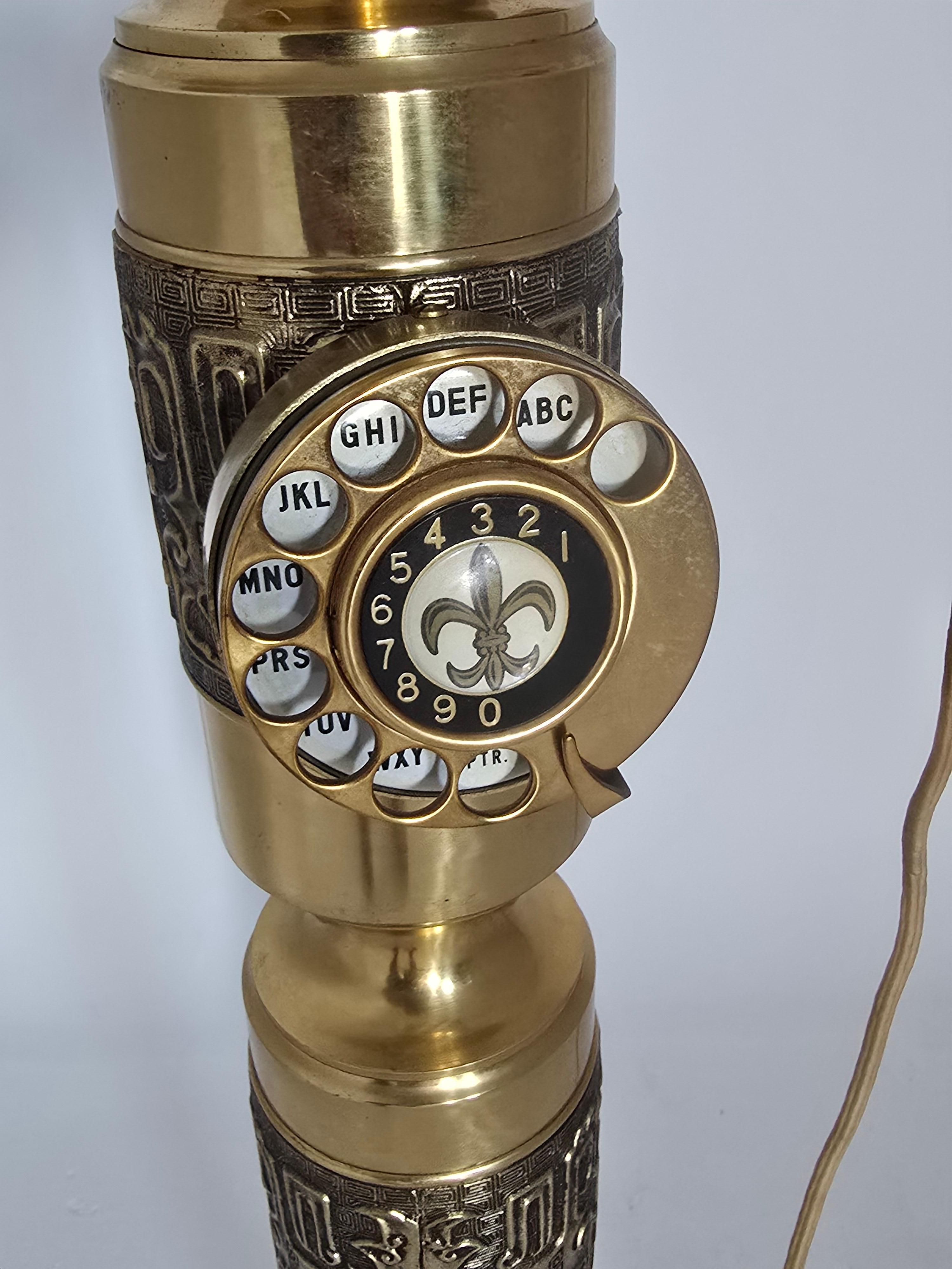 Telefono rotante alto e spesso in ottone in stile James Mont degli anni '70 In condizioni buone in vendita a St- Leonard, Quebec