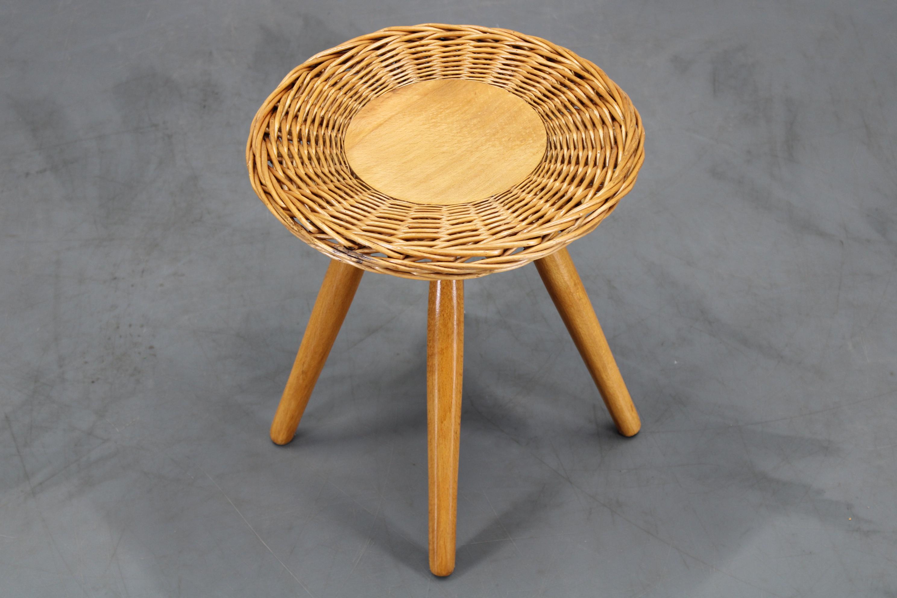 Mid-Century moderno Sgabello in legno Jan Kalous del 1970 per ULUV, Cecoslovacchia in vendita