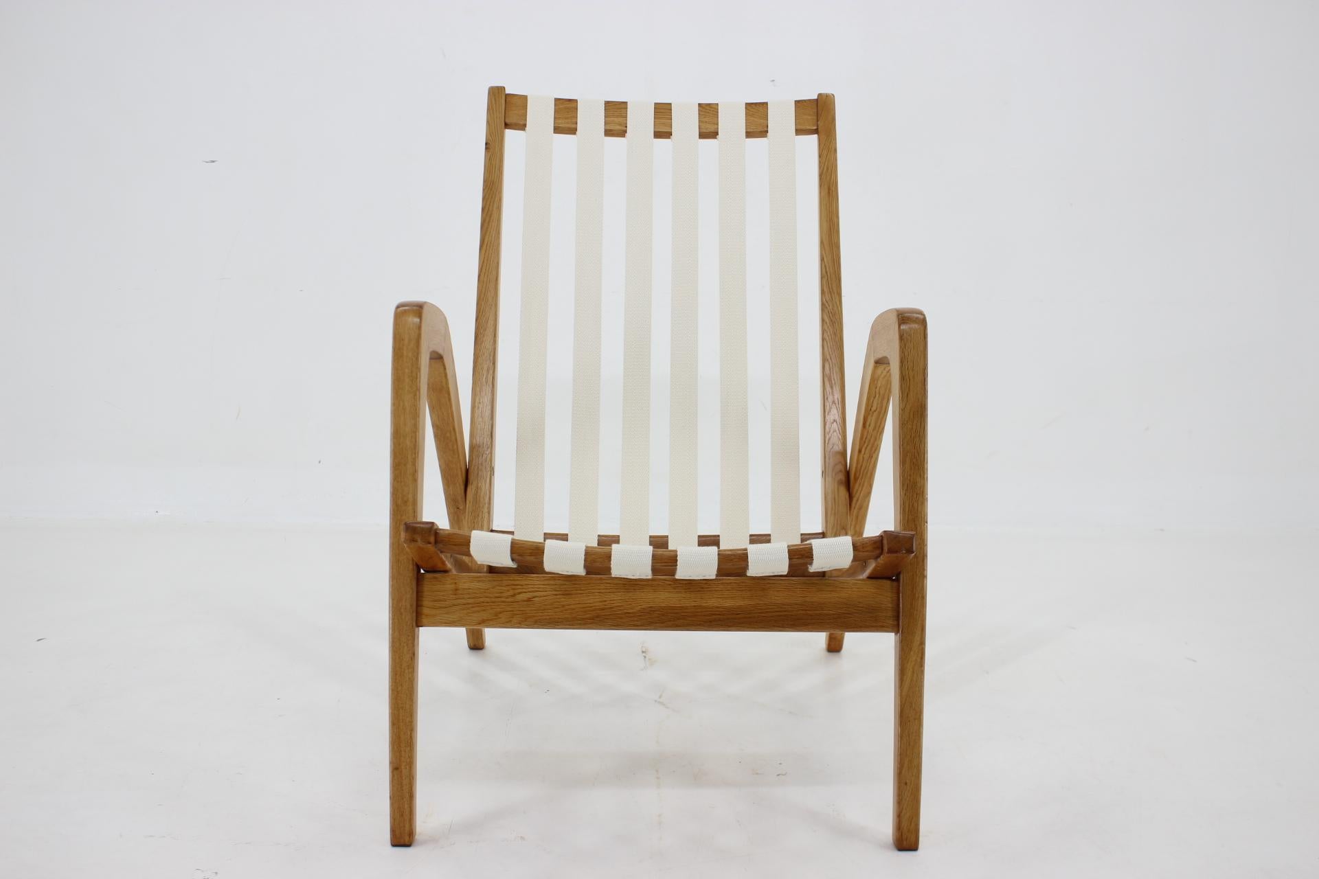 - Carefully refurbished.
- New cotton strips.
- Measure: height of seat 35 cm.
