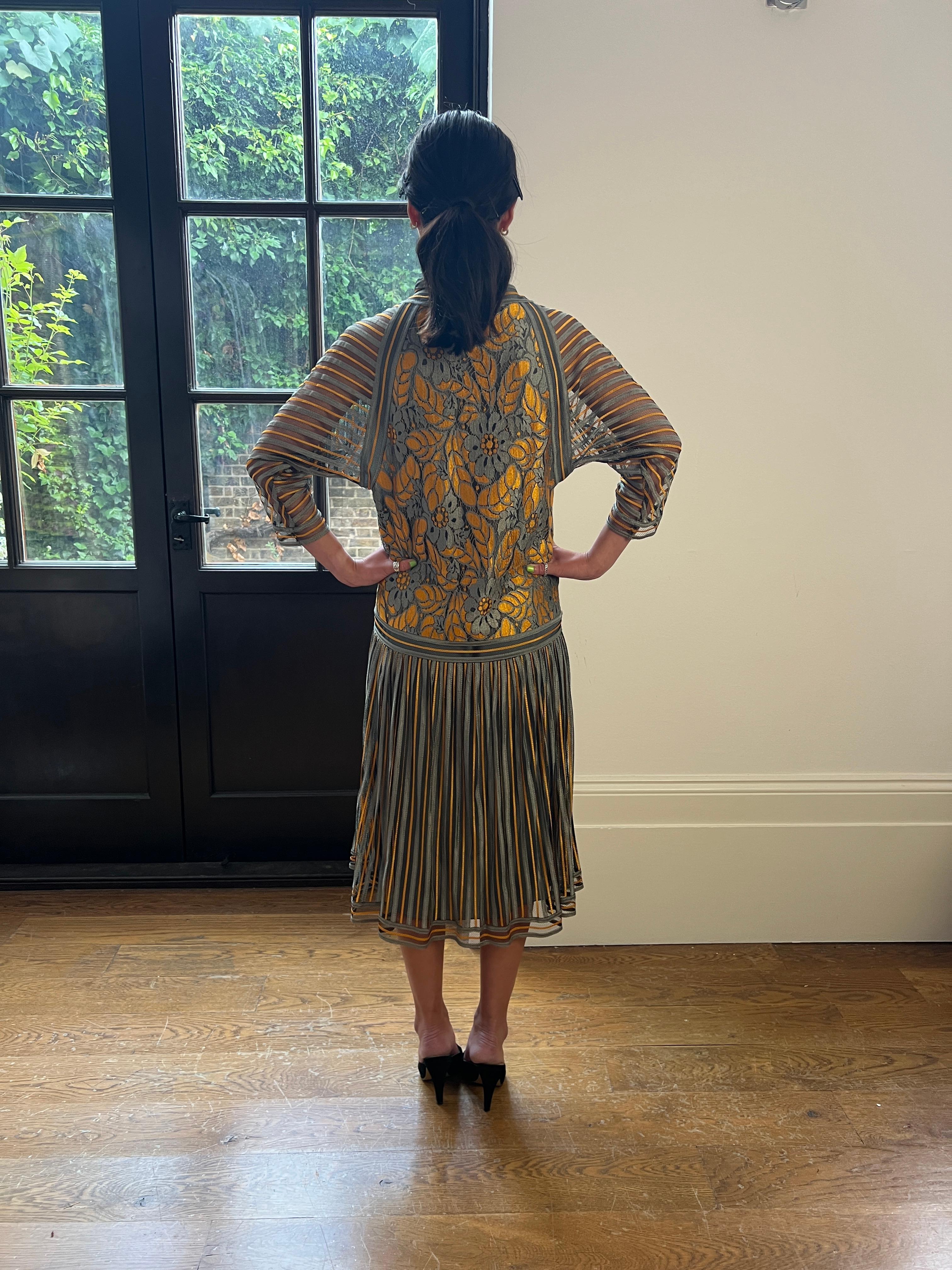 1970s Janice Wainwright Grey and Gold Flapper Style Dress For Sale 5