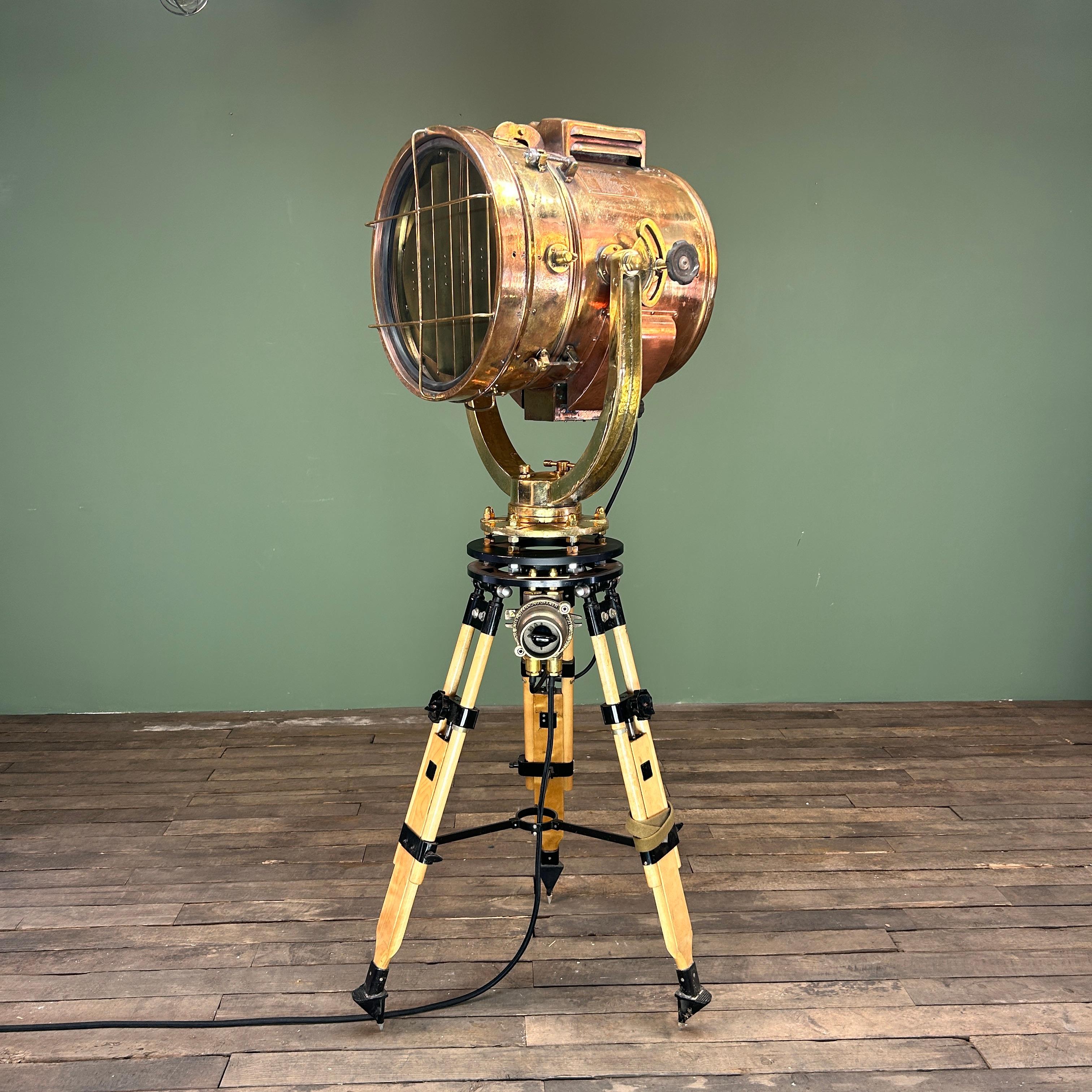 1970's Japanische Messing Industrielle Signale Lampe Stativ von Shonan Kosakusho (Gegossen) im Angebot