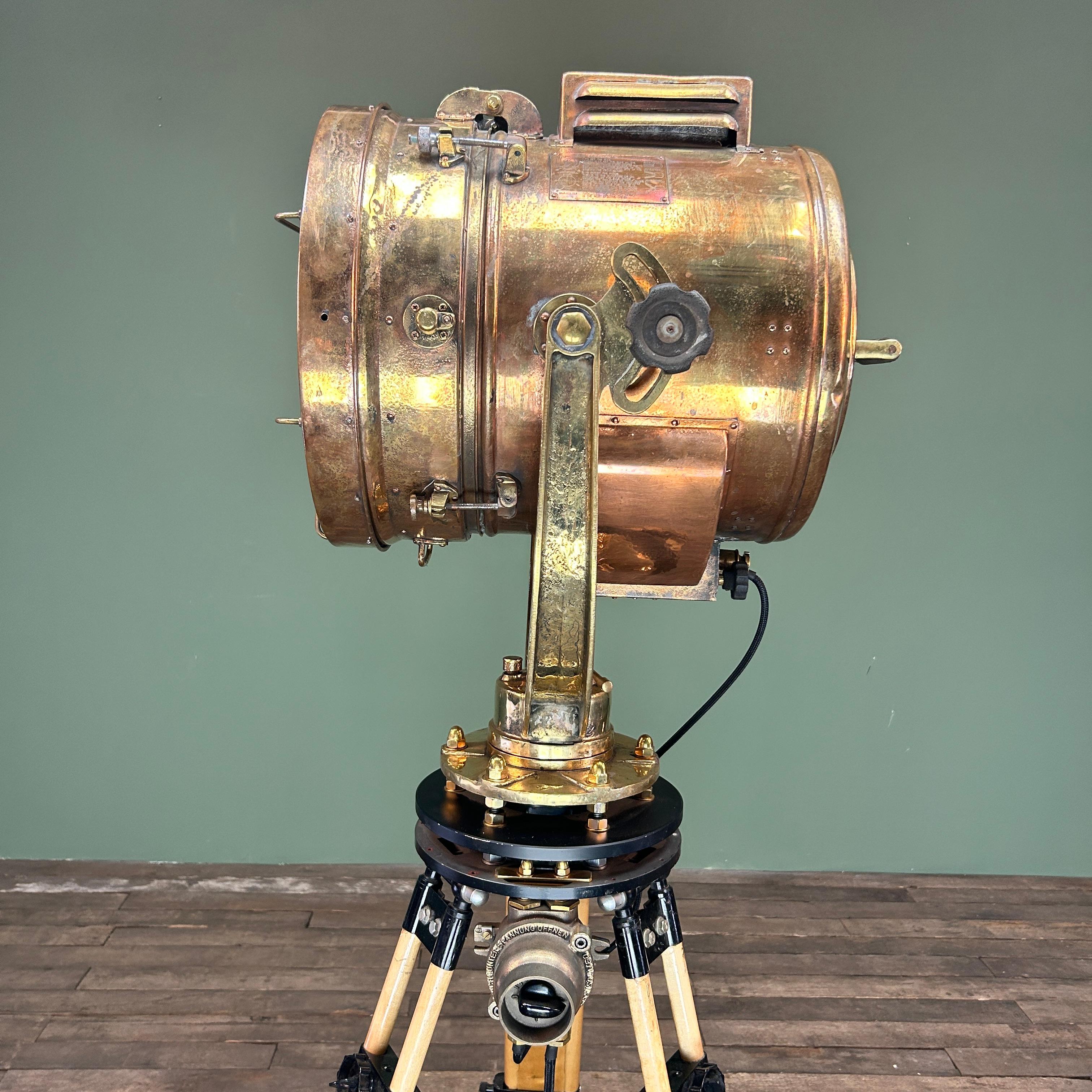 1970's Japanische Messing Industrielle Signale Lampe Stativ von Shonan Kosakusho im Angebot 1