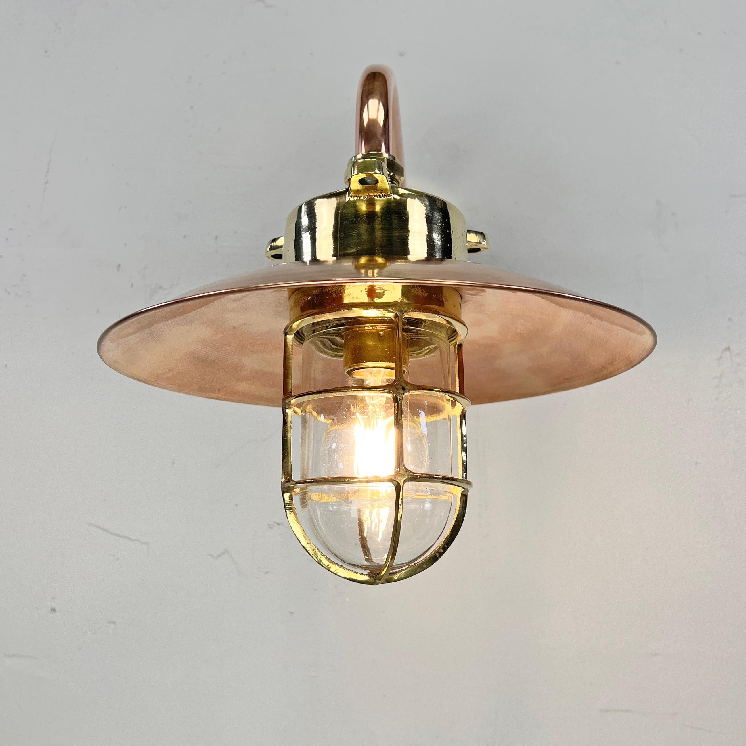 Lampada da parete a sbalzo giapponese degli anni '70 in ottone fuso e rame, a prova di esplosione in vendita 6