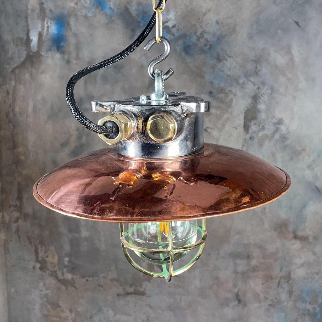 Lampe à suspension industrielle japonaise des années 1970 en fonte et cuivre, cage en laiton et dôme en verre en vente 2