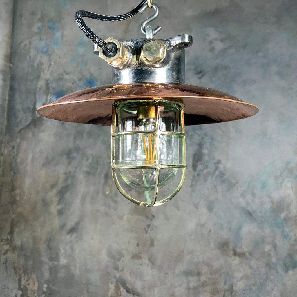 Lampe à suspension industrielle japonaise des années 1970 en fonte et cuivre, cage en laiton et dôme en verre en vente 6