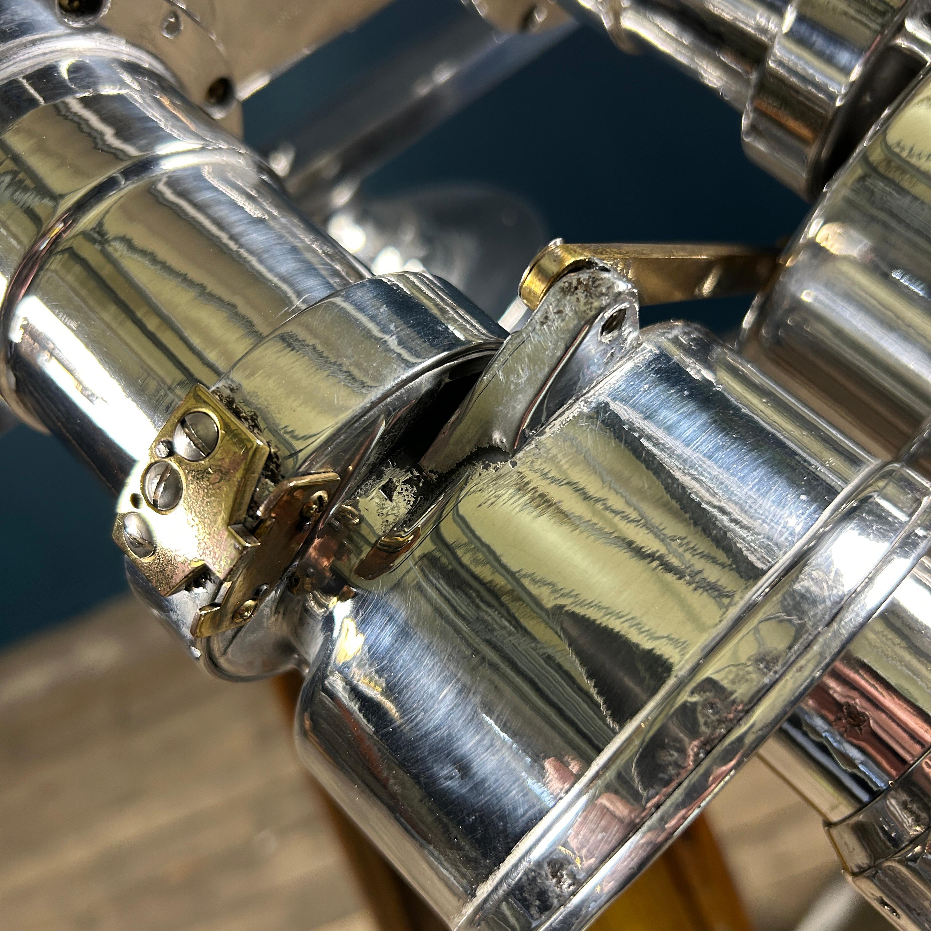 Jumelles militaires japonaises Nikon 20 x 120 Big Eye et trépied, années 1970 en vente 6