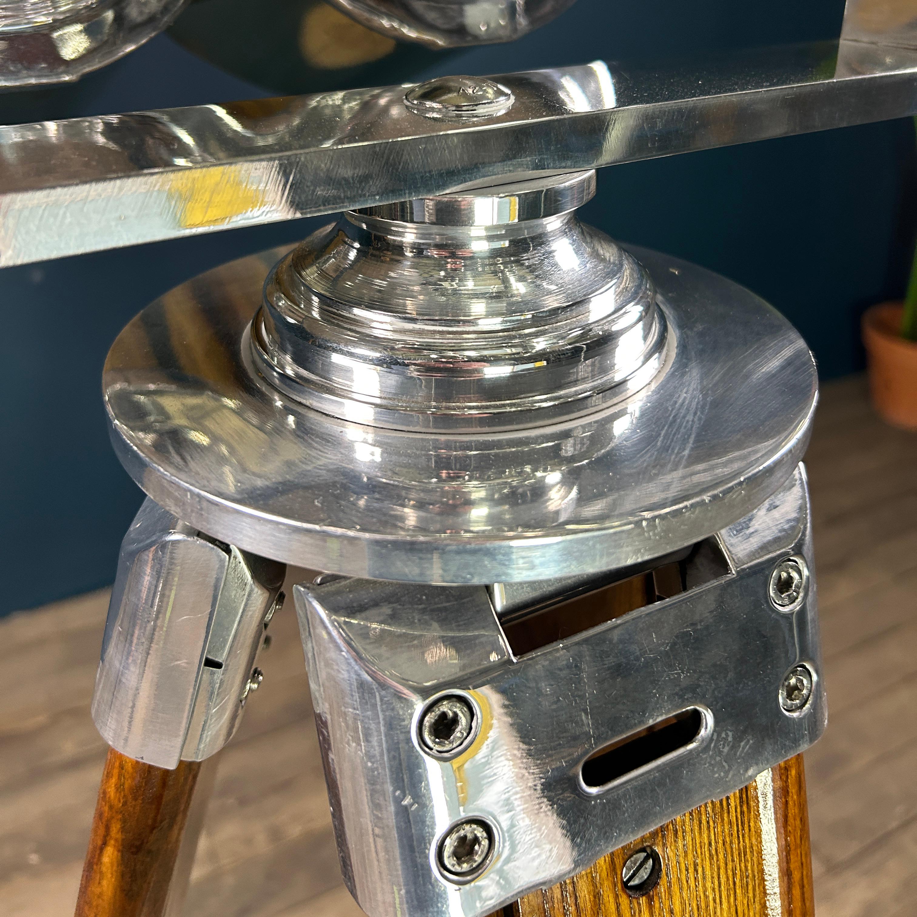 Jumelles militaires japonaises Nikon 20 x 120 Big Eye et trépied, années 1970 en vente 8