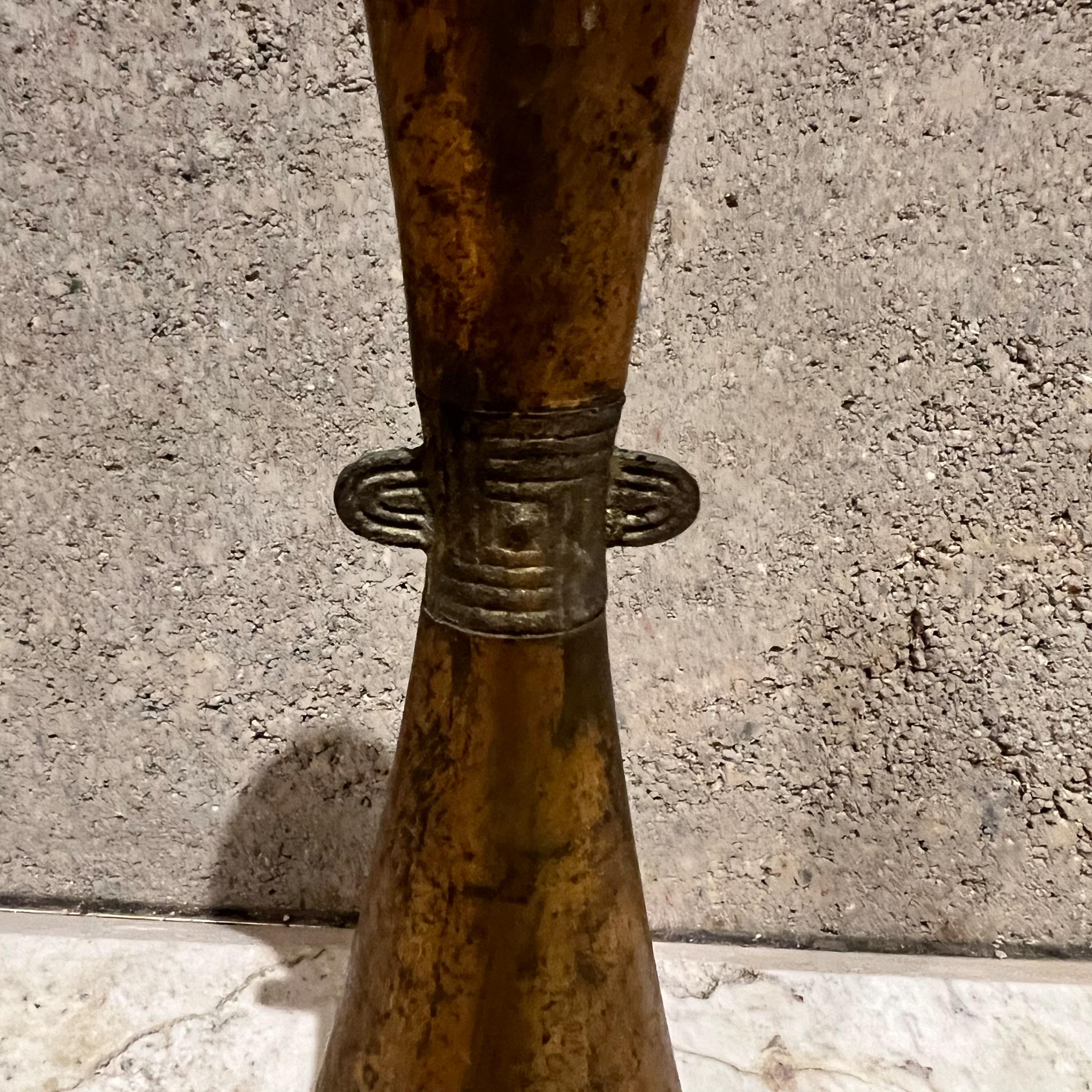 Vaso scultoreo giapponese anni '70 a forma di bocciolo affusolato e dorato in vendita 9