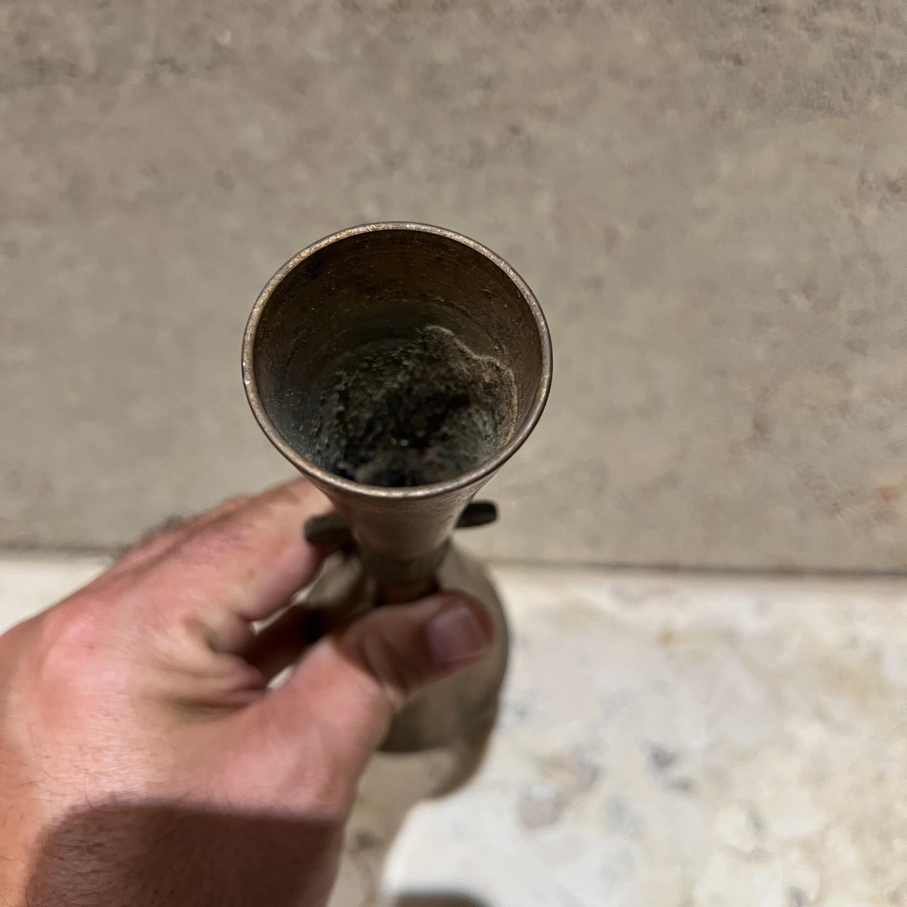 Vaso scultoreo giapponese anni '70 a forma di bocciolo affusolato e dorato in vendita 10