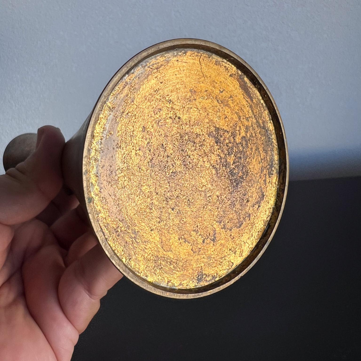 Vaso scultoreo giapponese anni '70 a forma di bocciolo affusolato e dorato in vendita 6