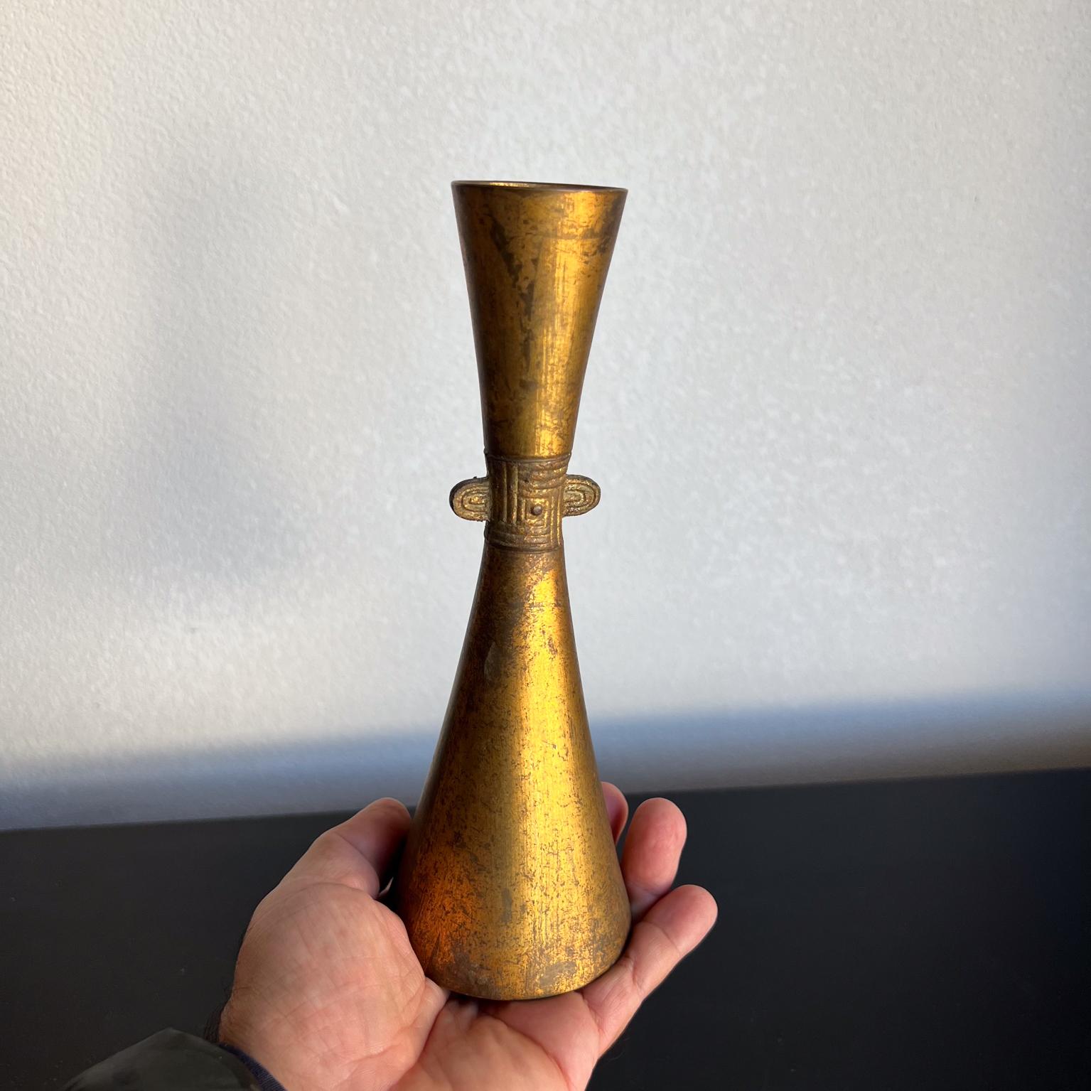 Vaso scultoreo giapponese anni '70 a forma di bocciolo affusolato e dorato in vendita 7
