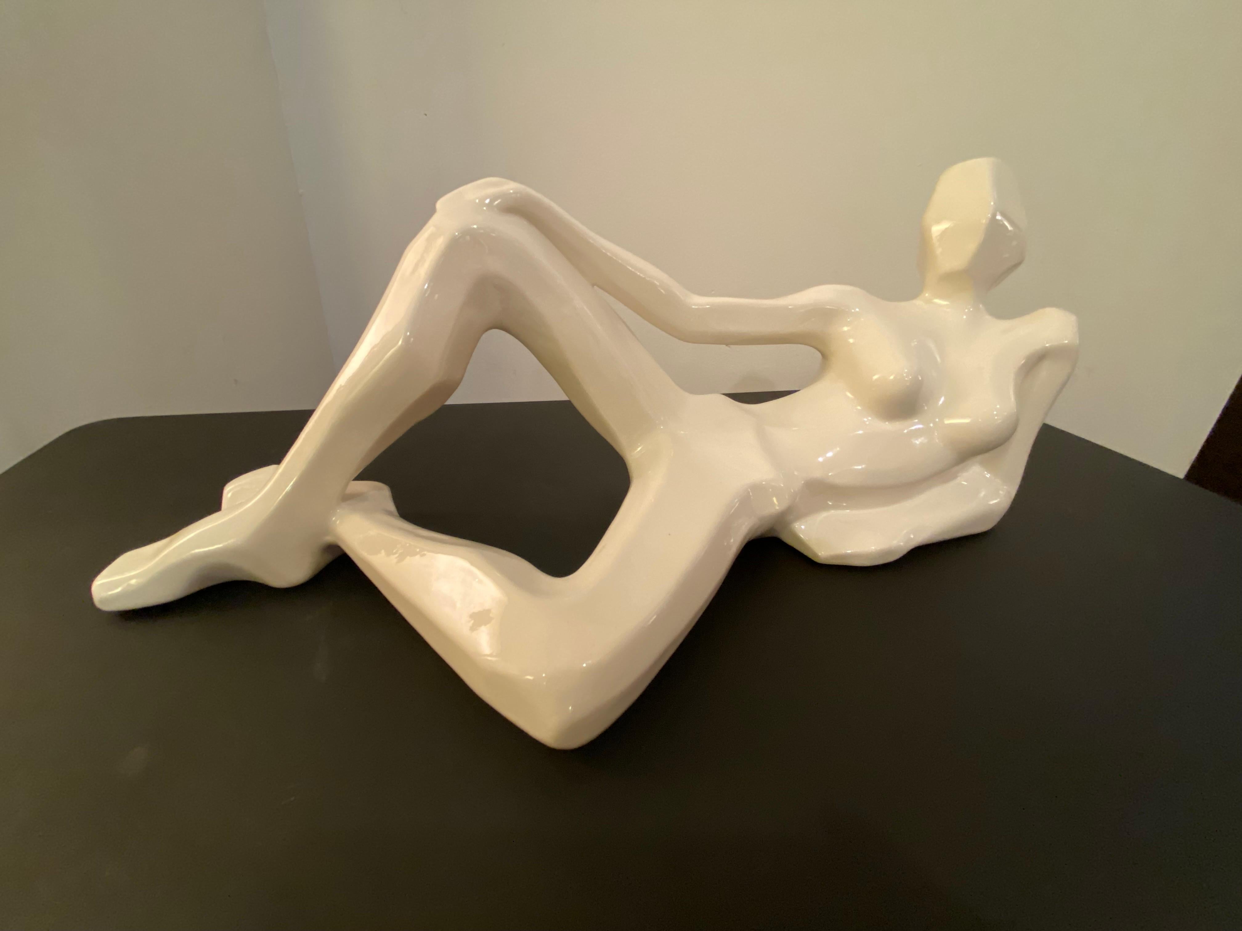 Jaru Ceramic reclining figures, Only the white woman remains!