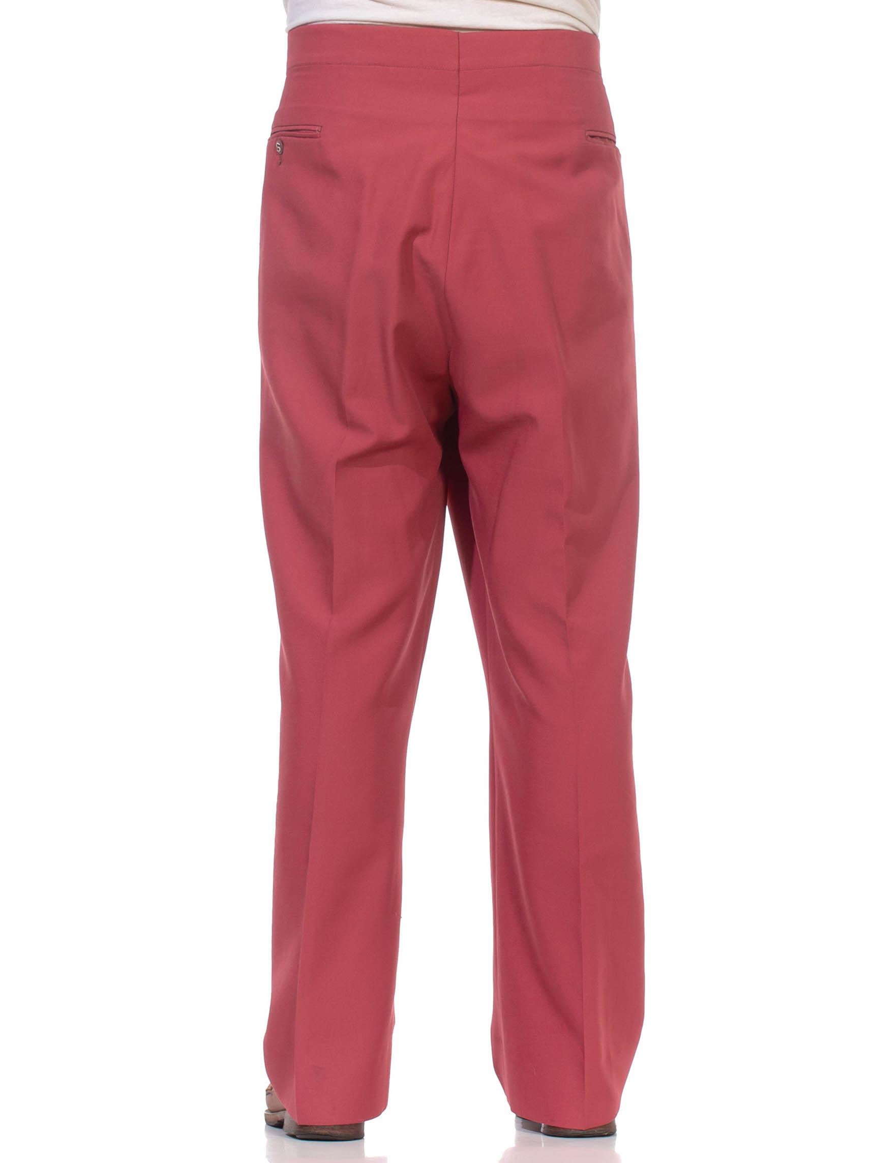 1970S JAYMAR SANS A BELT Dark Salmon Polyester Men's Pants In Good Condition For Sale In New York, NY