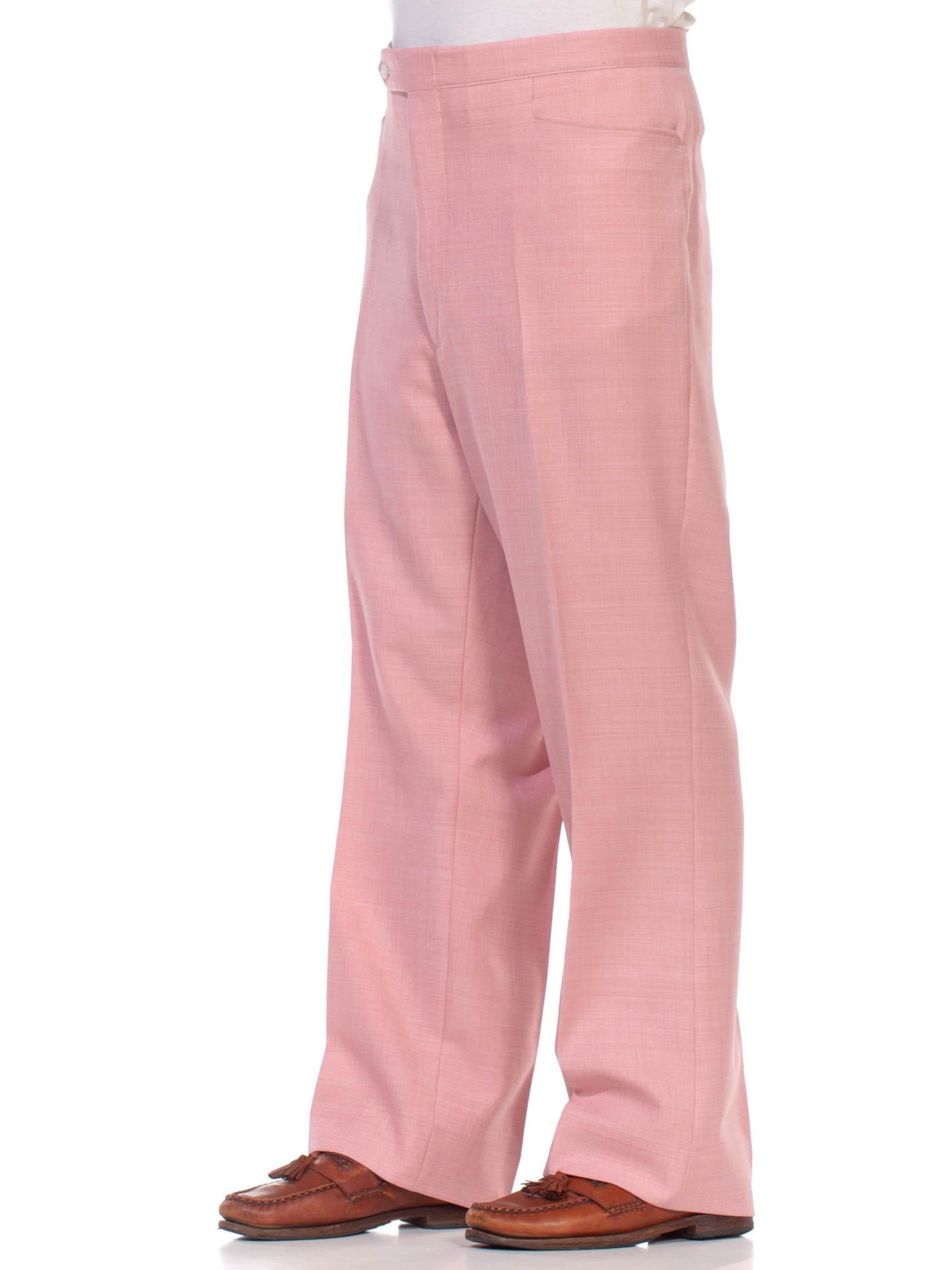 1970S JAYMAR SANS A BELT Light Pink Polyester Men's Pants In Excellent Condition For Sale In New York, NY